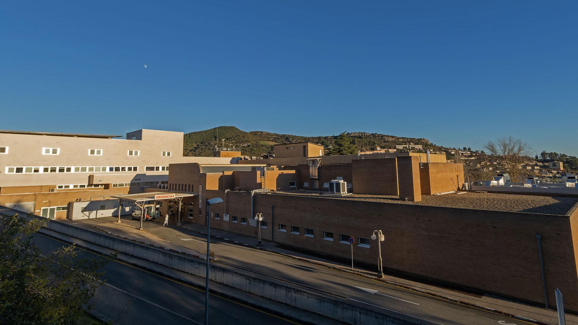 Vista del Hospital García Orcoyen, del acceso a su zona de urgencias, que estará sin pediatra al menos dos días la próxima semana