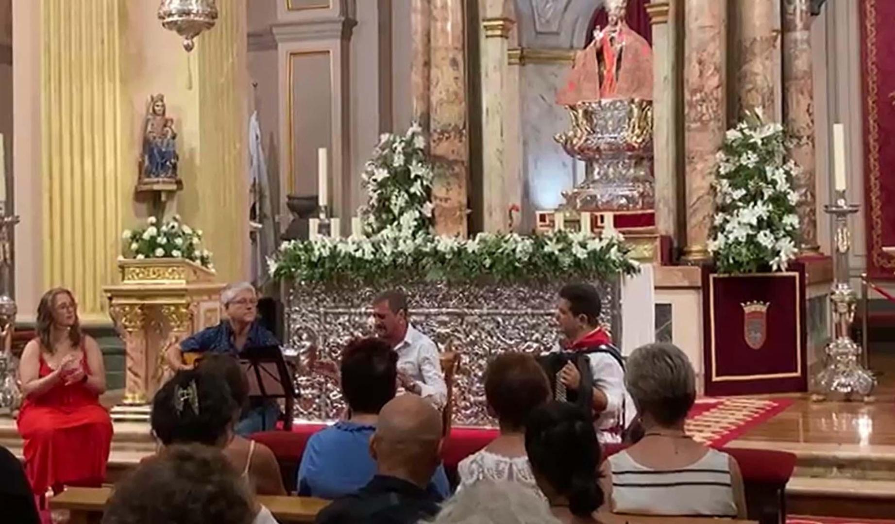 Juanjo Navas canta en la Capilla de San Fermín
