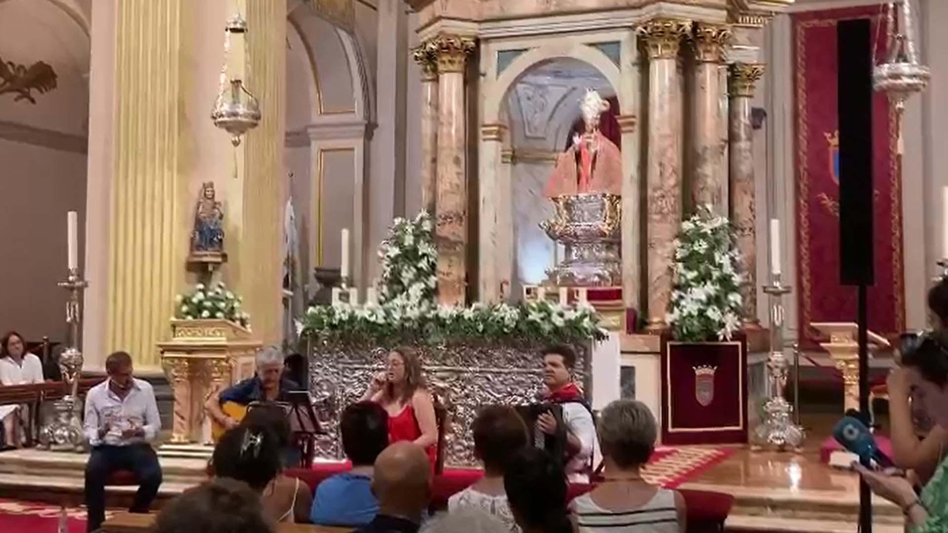 Lorena Jiménez canta en la capilla de San Fermín