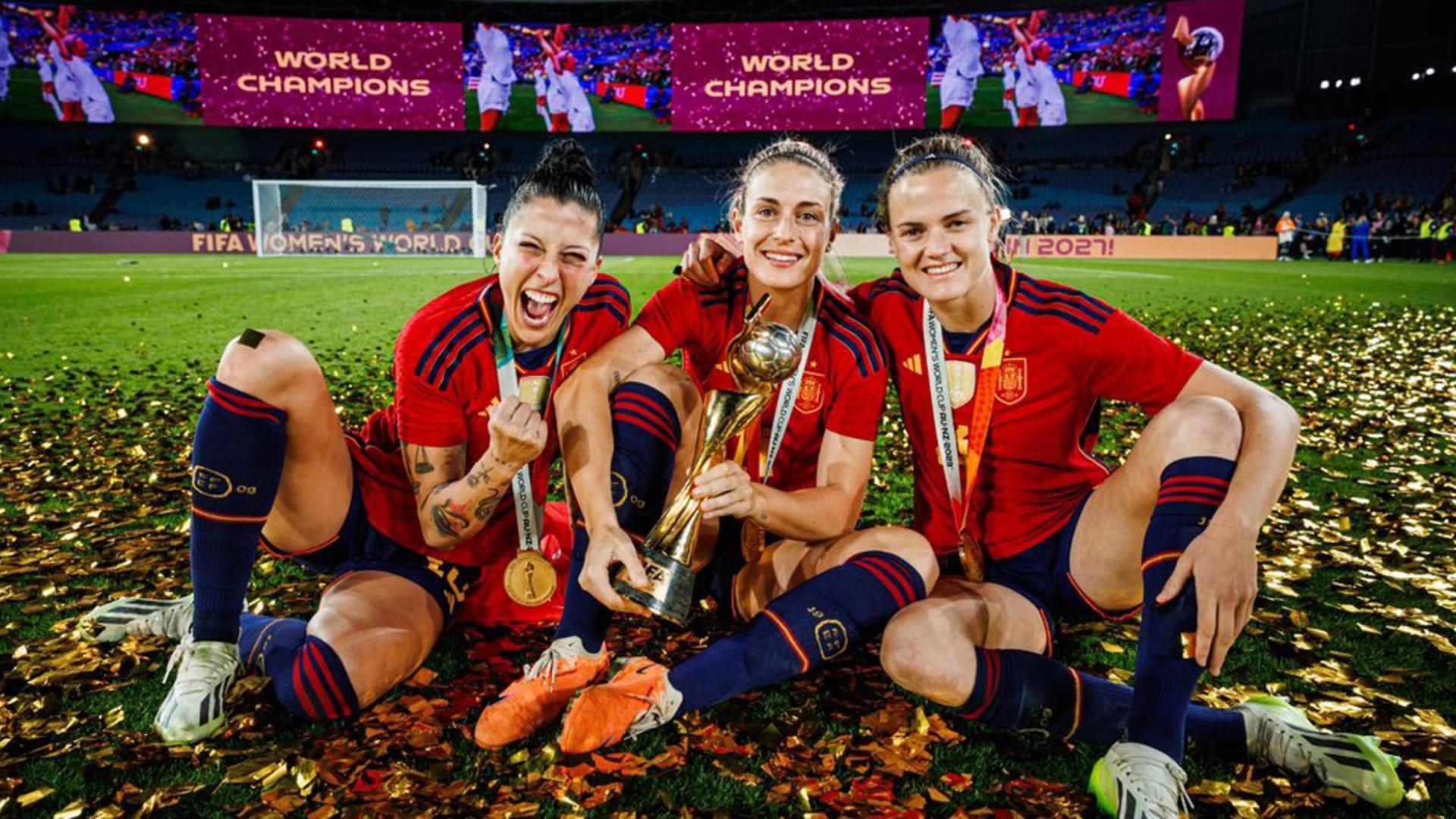 Jenni Hermoso, Alexia Putellas e Irene Paredes, en la celebración de la victoria en el Mundial