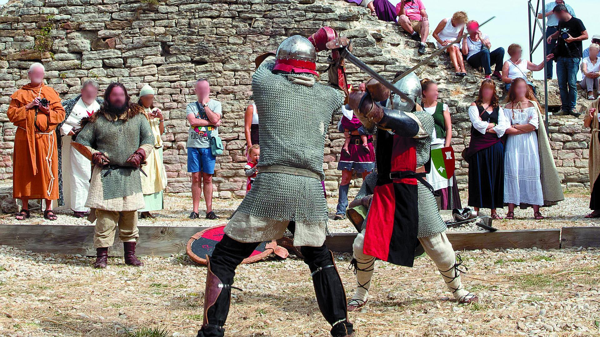 Combate de caballeros medievales en el entorno del Castillo de Tiebas, en una imagen de archivo