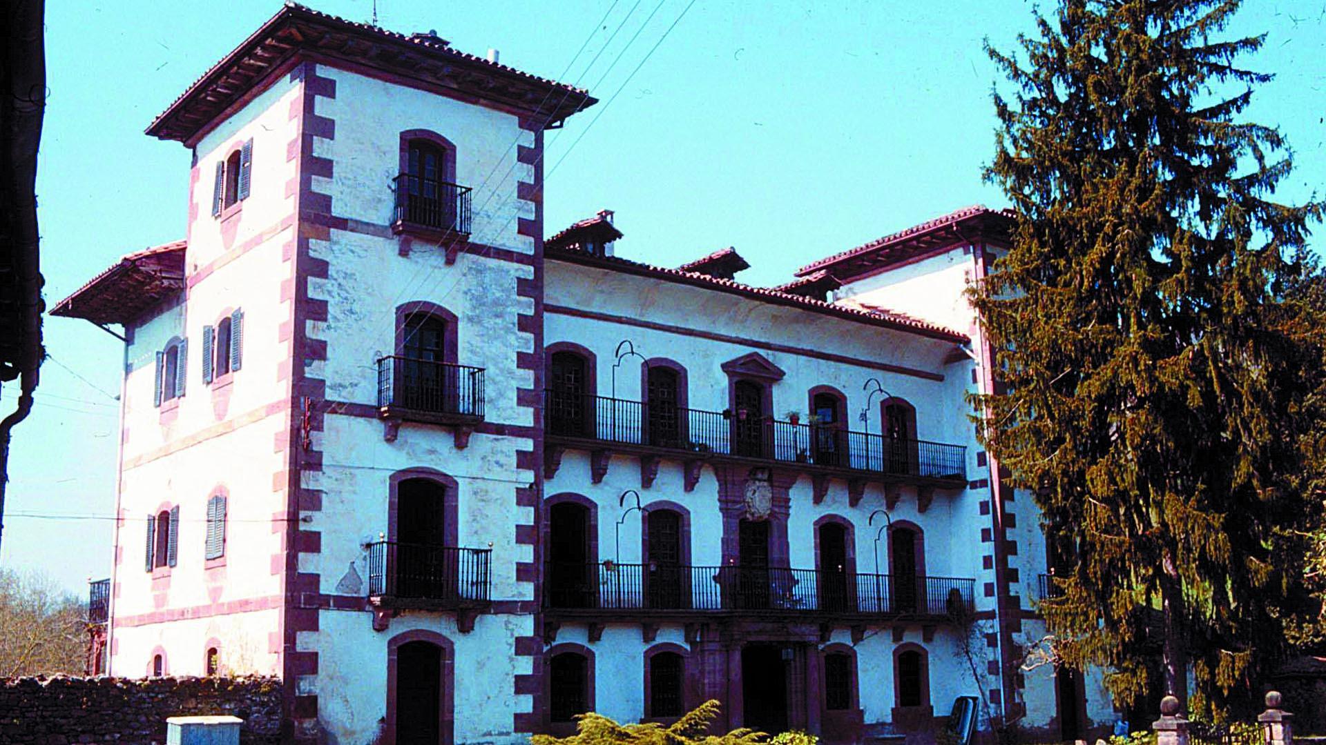 En sus orígenes, el palacio debió ser una casa-torre