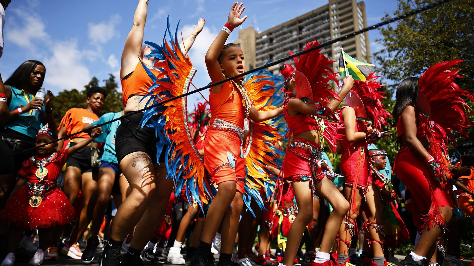 Niños disfrazados de caribeños en el barrio de Notting Hill