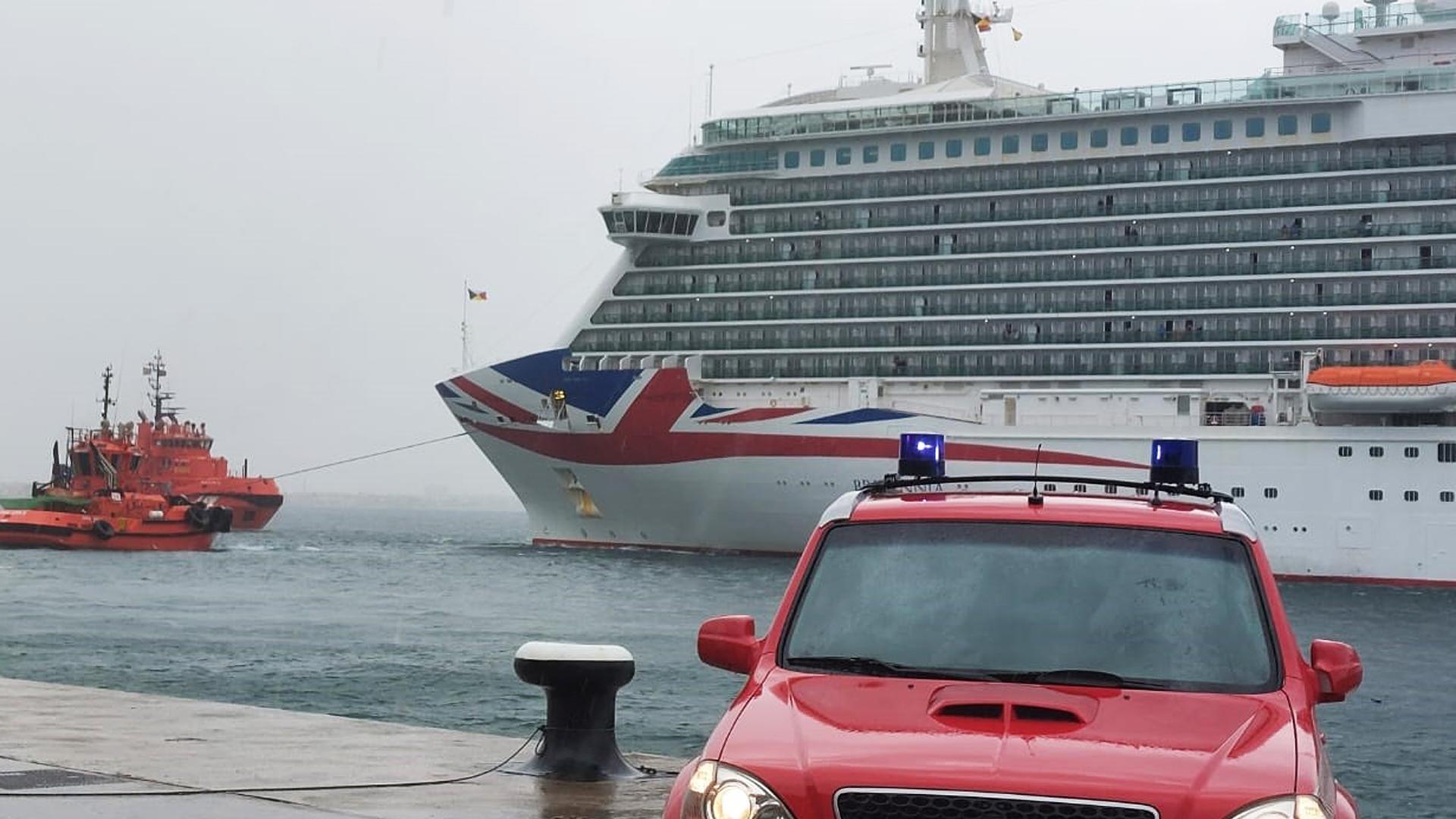El crucero Britannia en el puerto de Palma tras la colisión

APB

27/08/2023