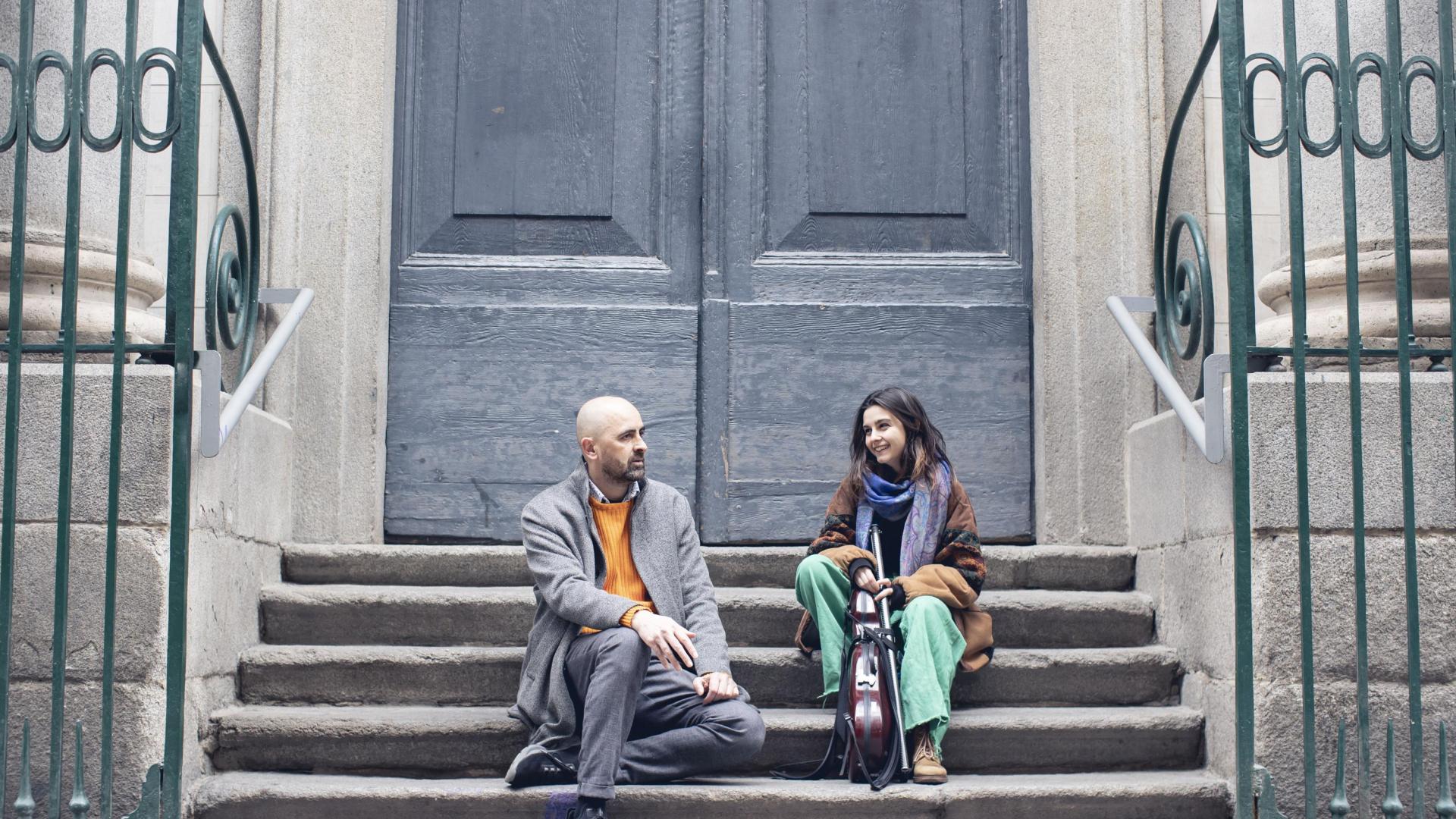Daniel Oyarzabal, concertista de clave y órgano, & Mirian Hontana, violín, hoy en Larraga.