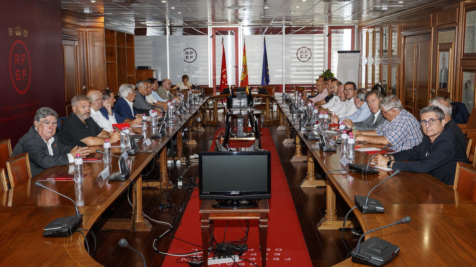 Reunión extraordinaria de la  Comisión de Presidentes de Federaciones de ámbito Autonómico y Territoriales de la Federación Española de Fútbol,