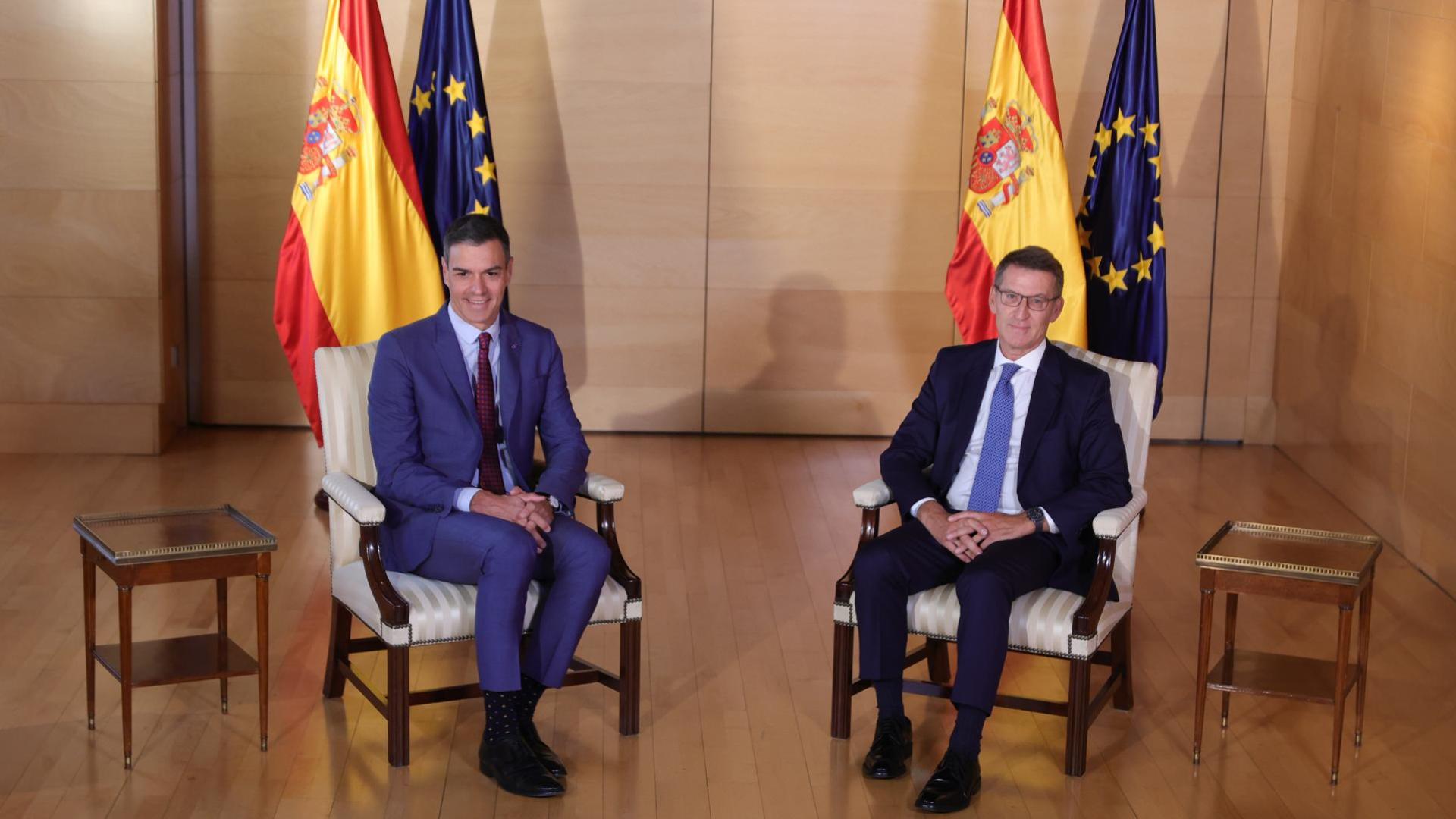 Pedro Sánchez y Alberto Núñez Feijóo, en la reunión que han mantenido este miércoles