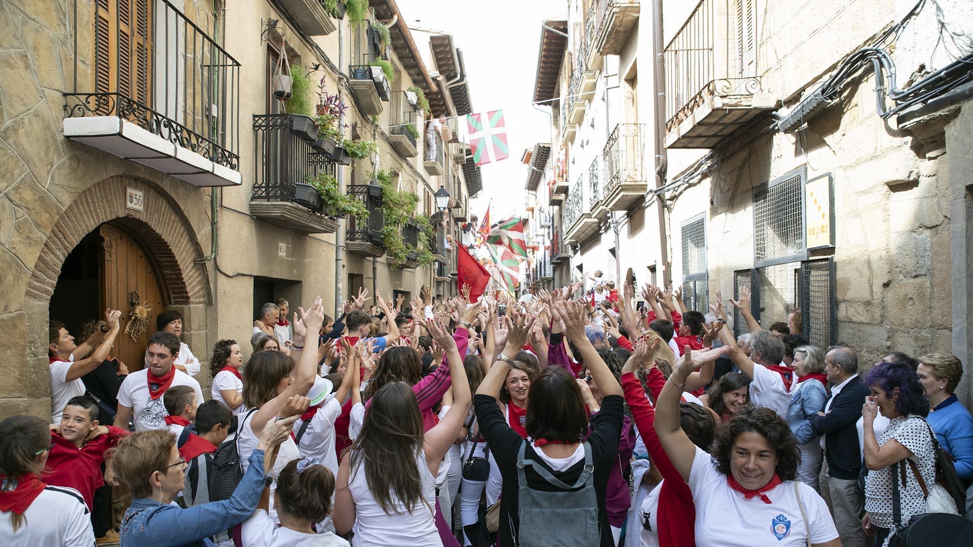 Fotos del cohete de las fiestas de Lumbier./ Irati Aizpurua