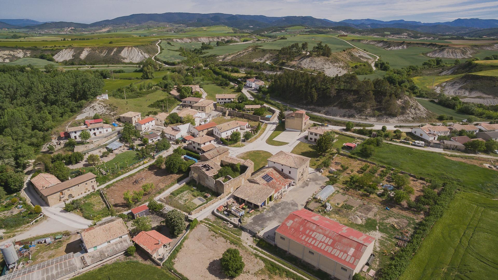 Parcela urbana con vistas despejadas en Artajo