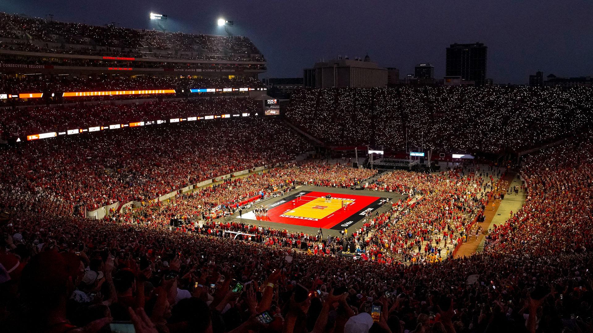 El partido de voleibol entre los equipos Nebraska Cornhuskers y Omana Maveriks