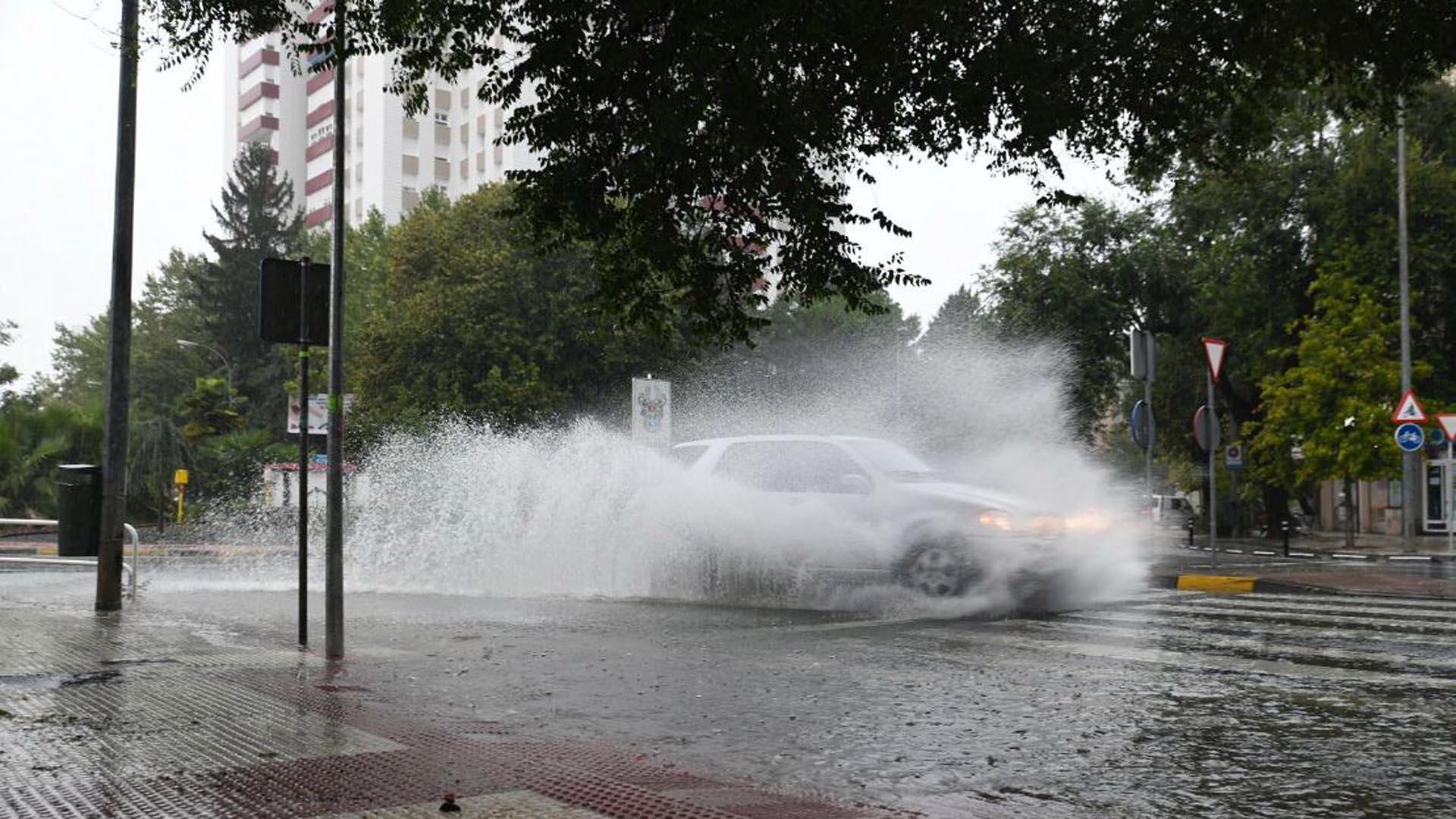 Jornada de lluvia y tormentas en Pamplona