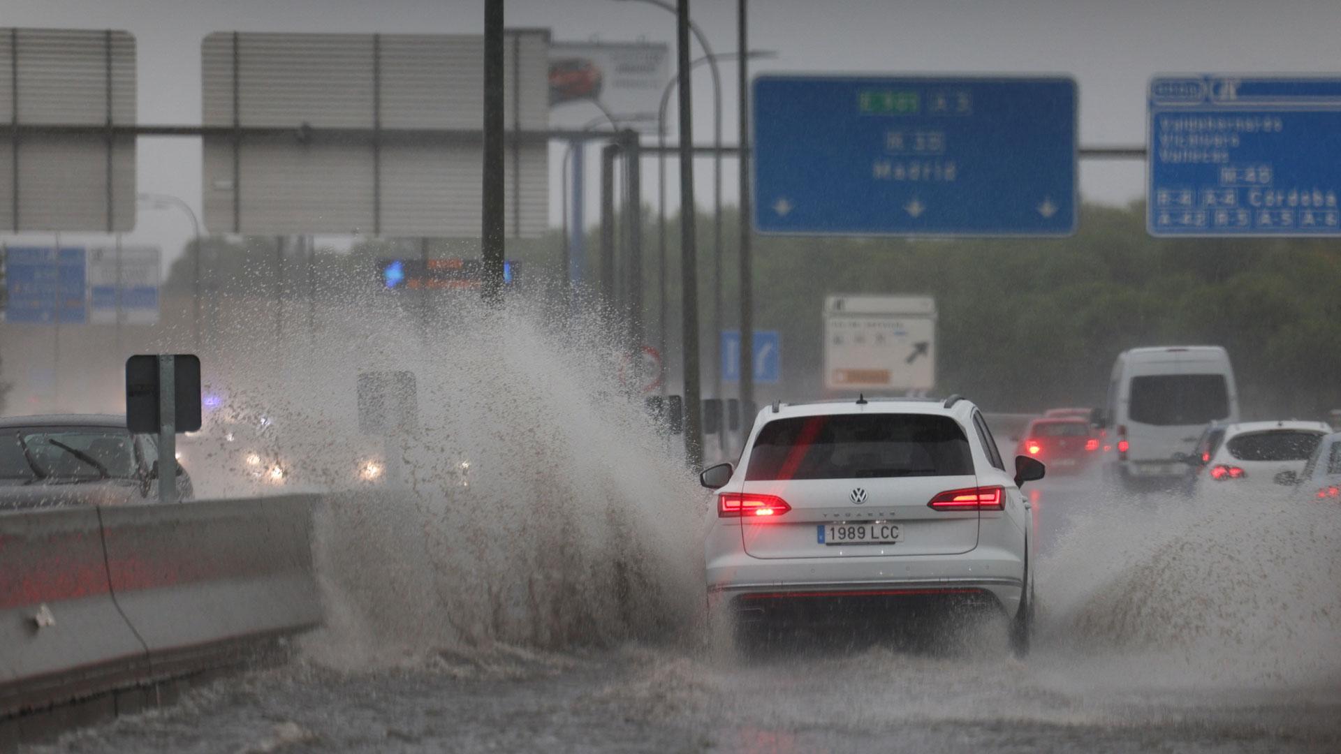 Importantes problemas en Madrid por las fuertes lluvias caídas