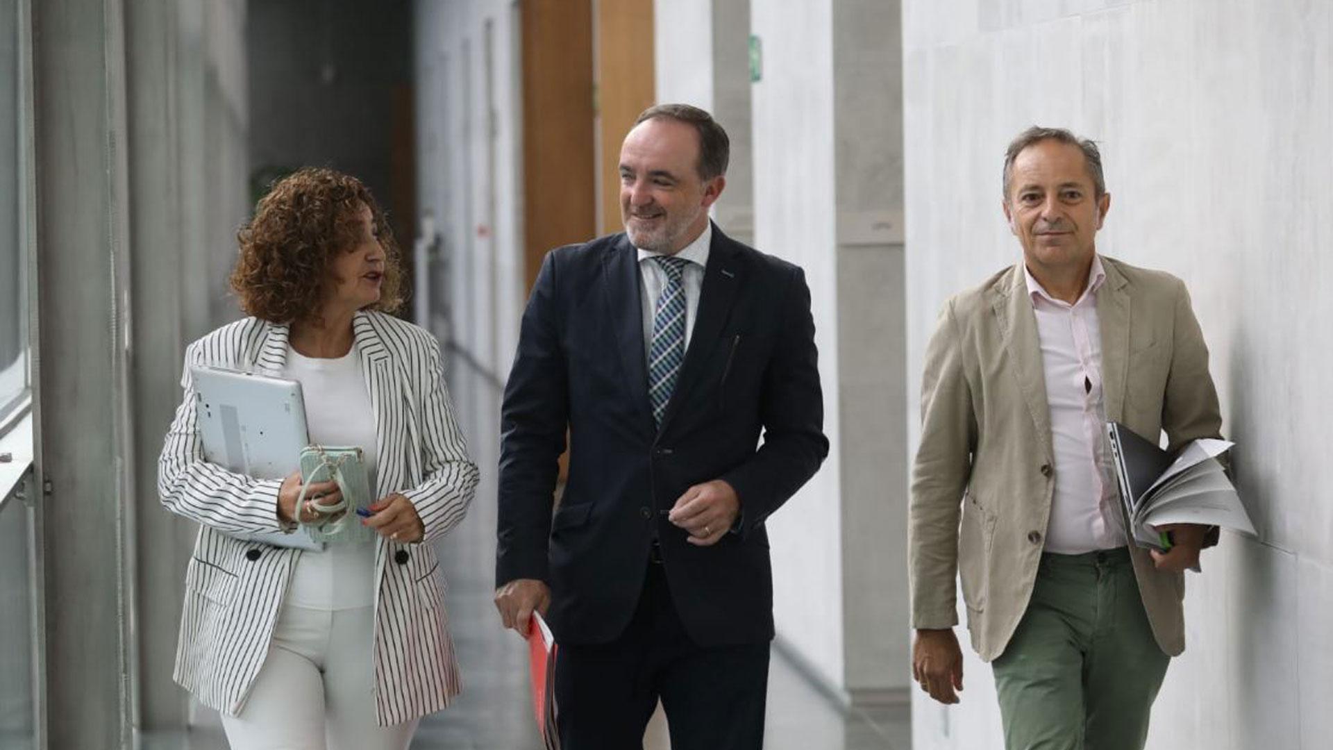 Javier Esparza a su llegada a la Mesa y Junta del Parlamento