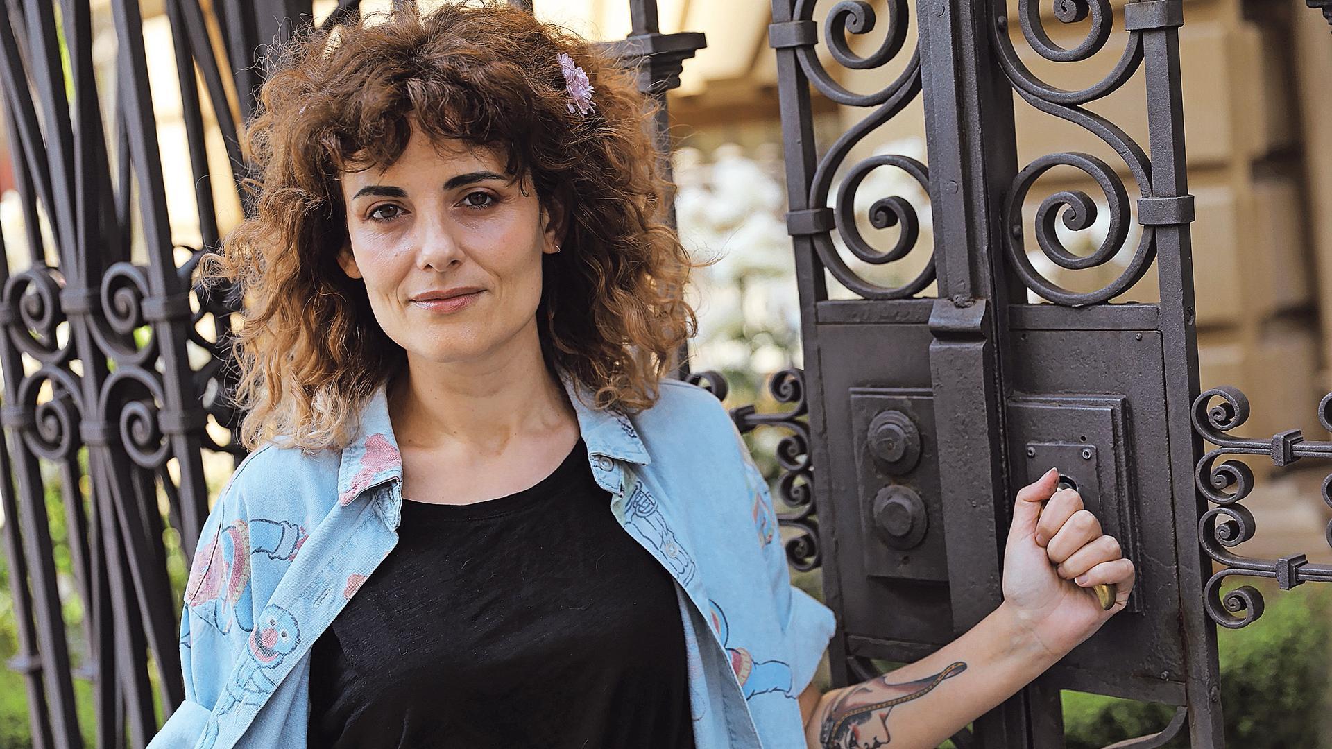 Rosario Villajos, fotografiada en Pamplona en 2021, en el ciclo Oh, diosas amadas de Letraheridas. La educación física ganó este febrero el Premio Biblioteca Breve de Seix Barral