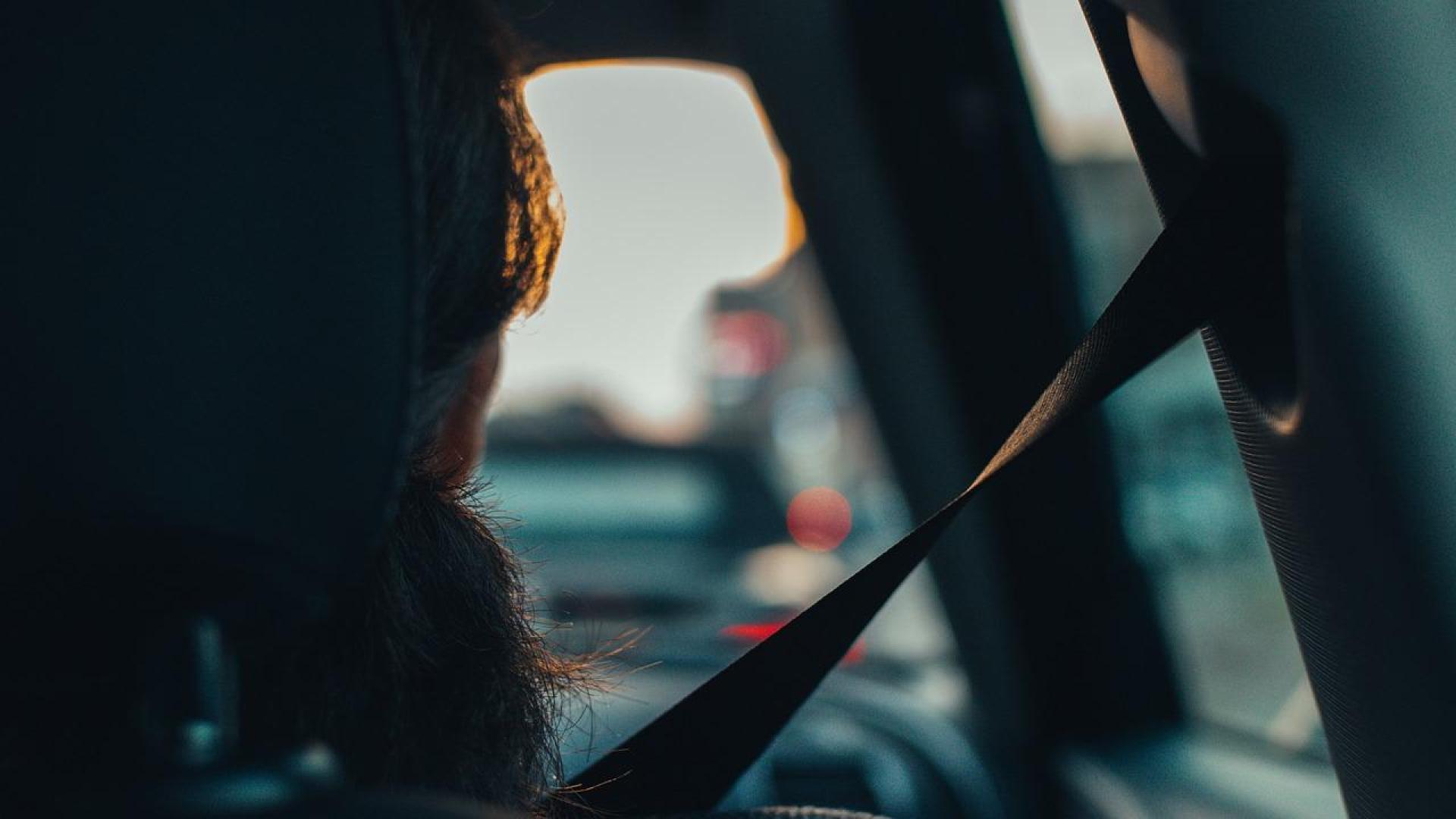 El cinturón de seguridad reduce en un 50% el riesgo de fallecimiento en la carretera
