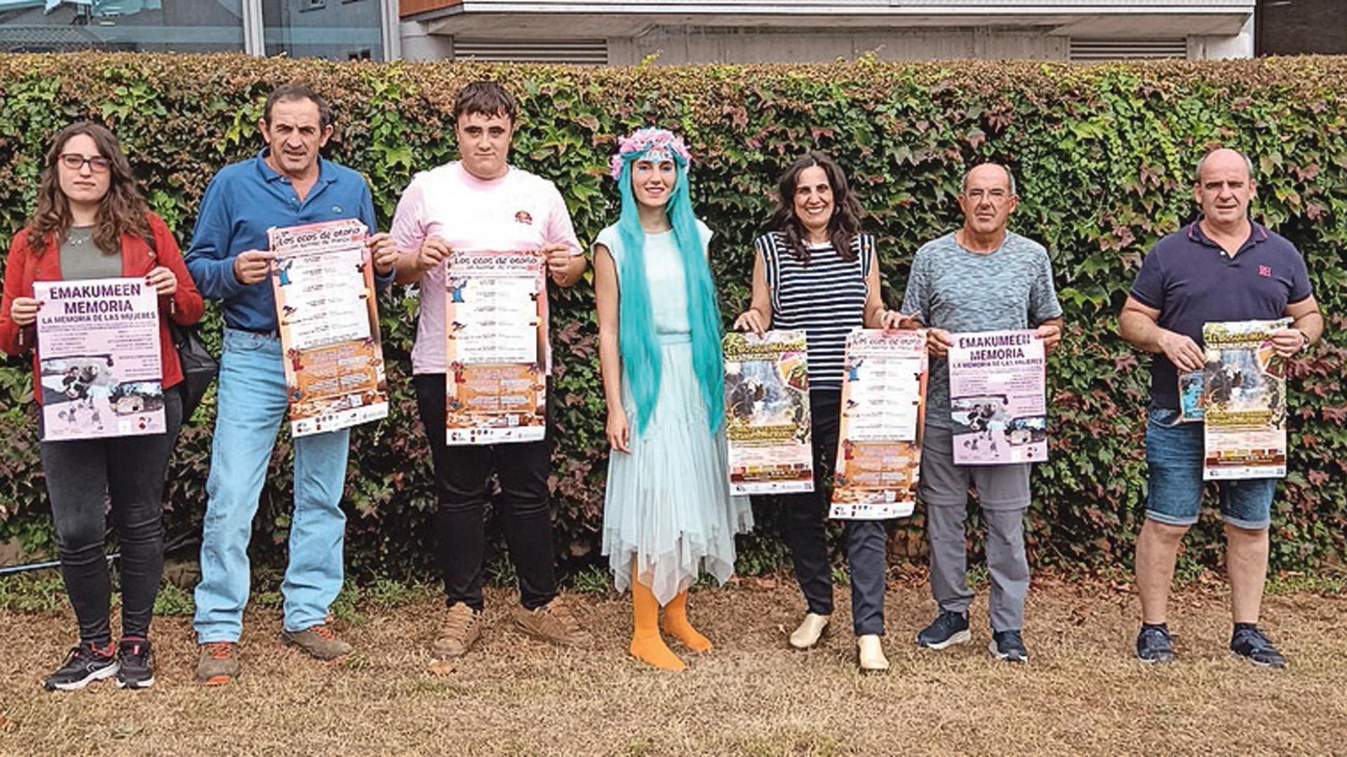 Representantes de Tierras de Iranzu, de los ayuntamientos que colaboran y de los grupos que participan en los ‘Ecos de Otoño’