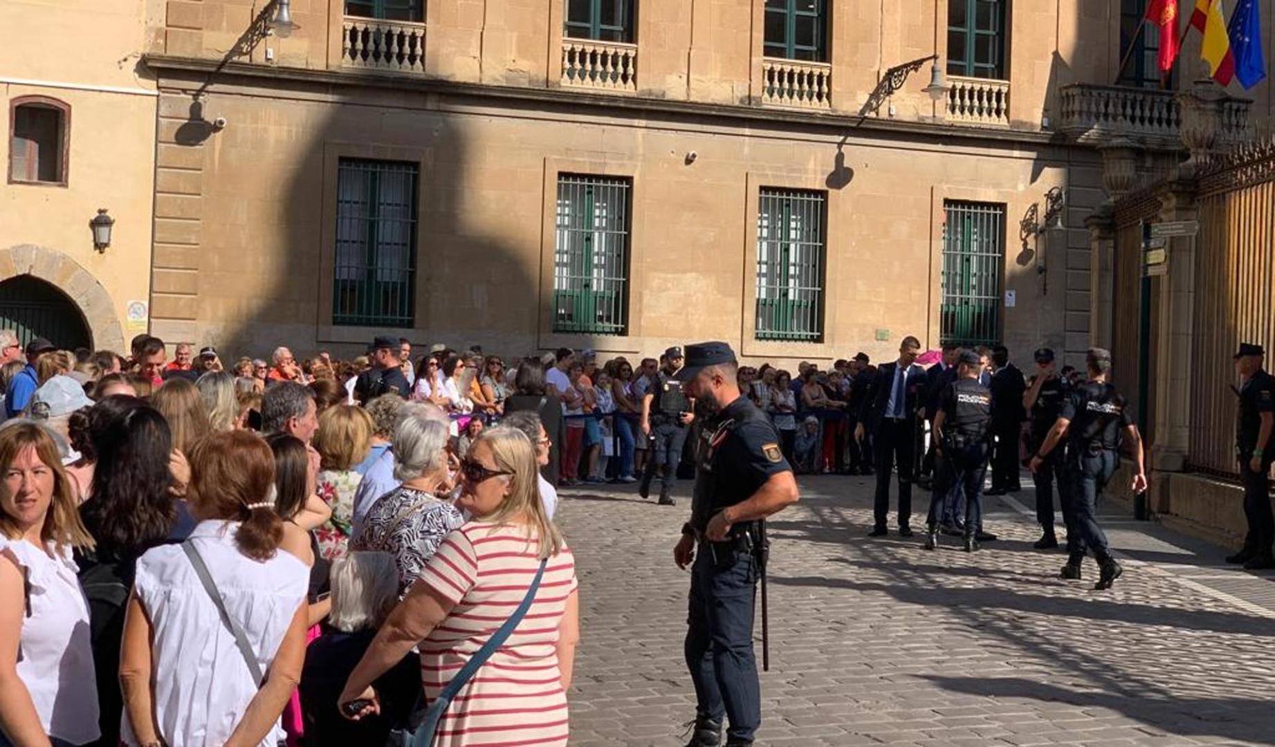 Seguridad en el exterior de la Catedral