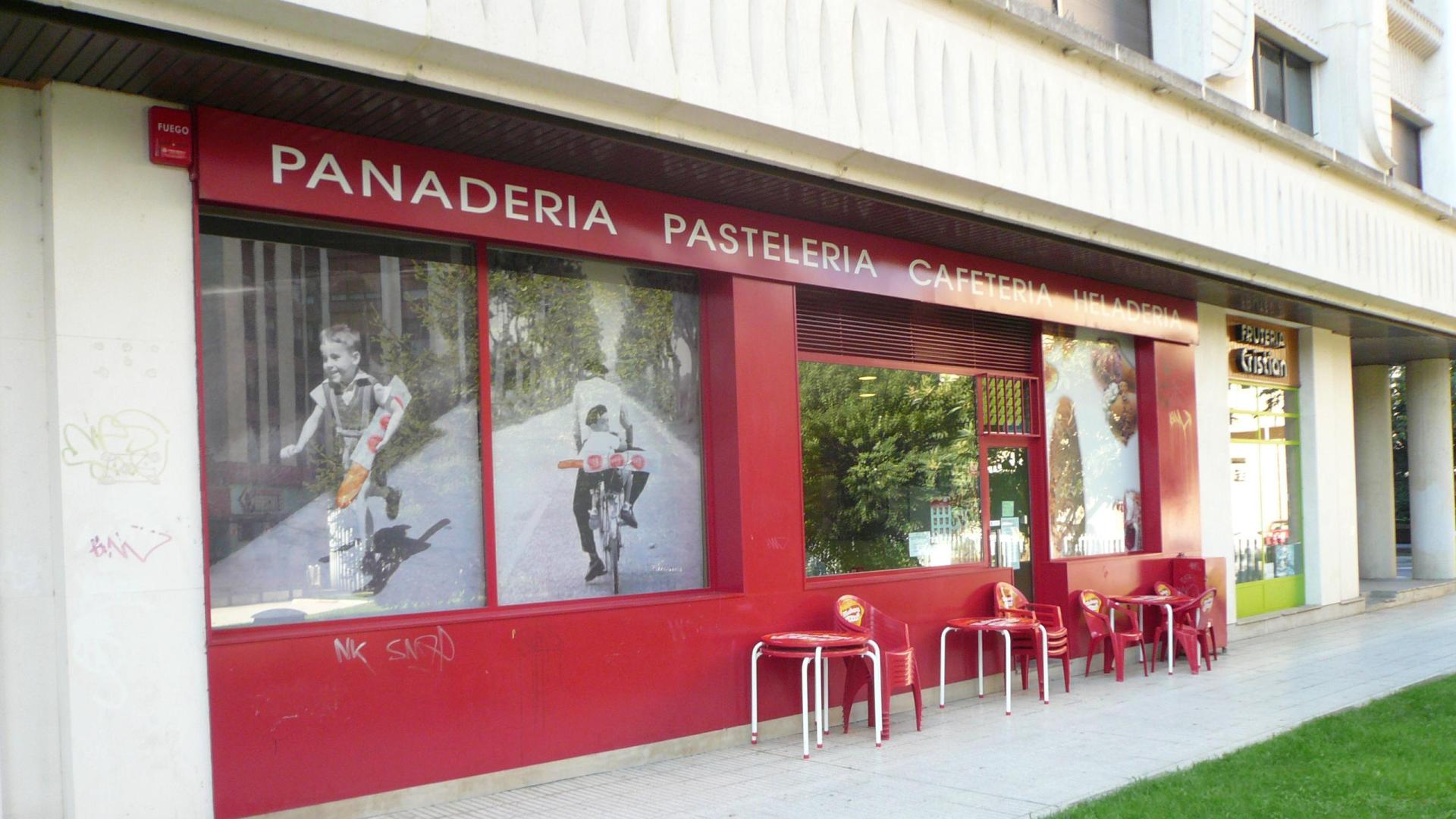 Vista exterior de una panadería Ogipan en Pamplona.	cedida