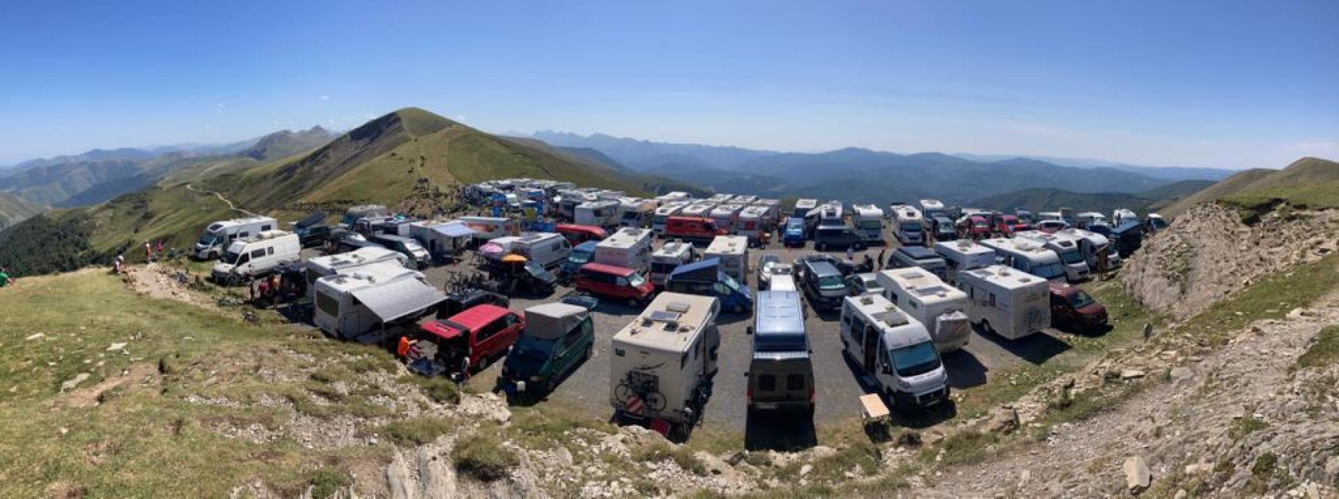 Parking de caravanas en el puerto de Larrau
