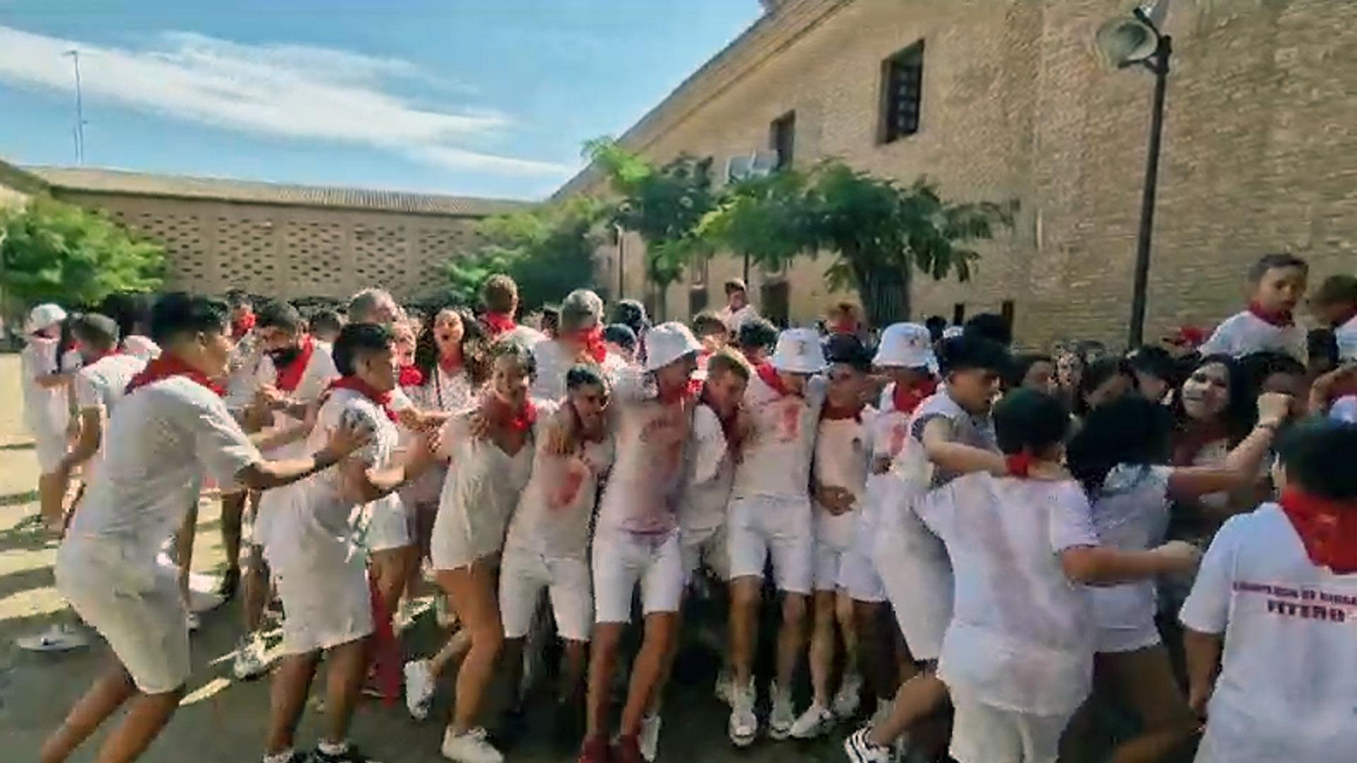 El tradicional "Bolo" tras el cohete ha dado comienzo este sábado en Fitero a las fiestas en honor a la Virgen de la Barda. Se inicia así un completo programa de actividades entre las que destacan las jotas, las actividades infantiles y la novena en honor a la patrona.
