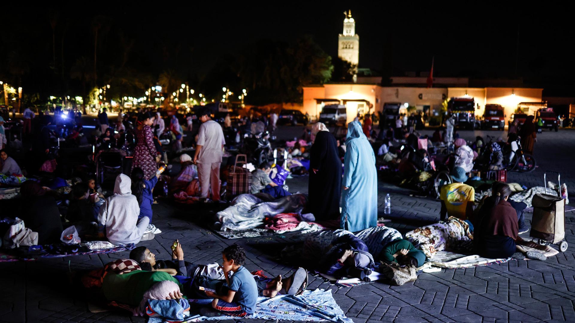 Marroquíes pasan la noche en la calle por miedo a las réplicas