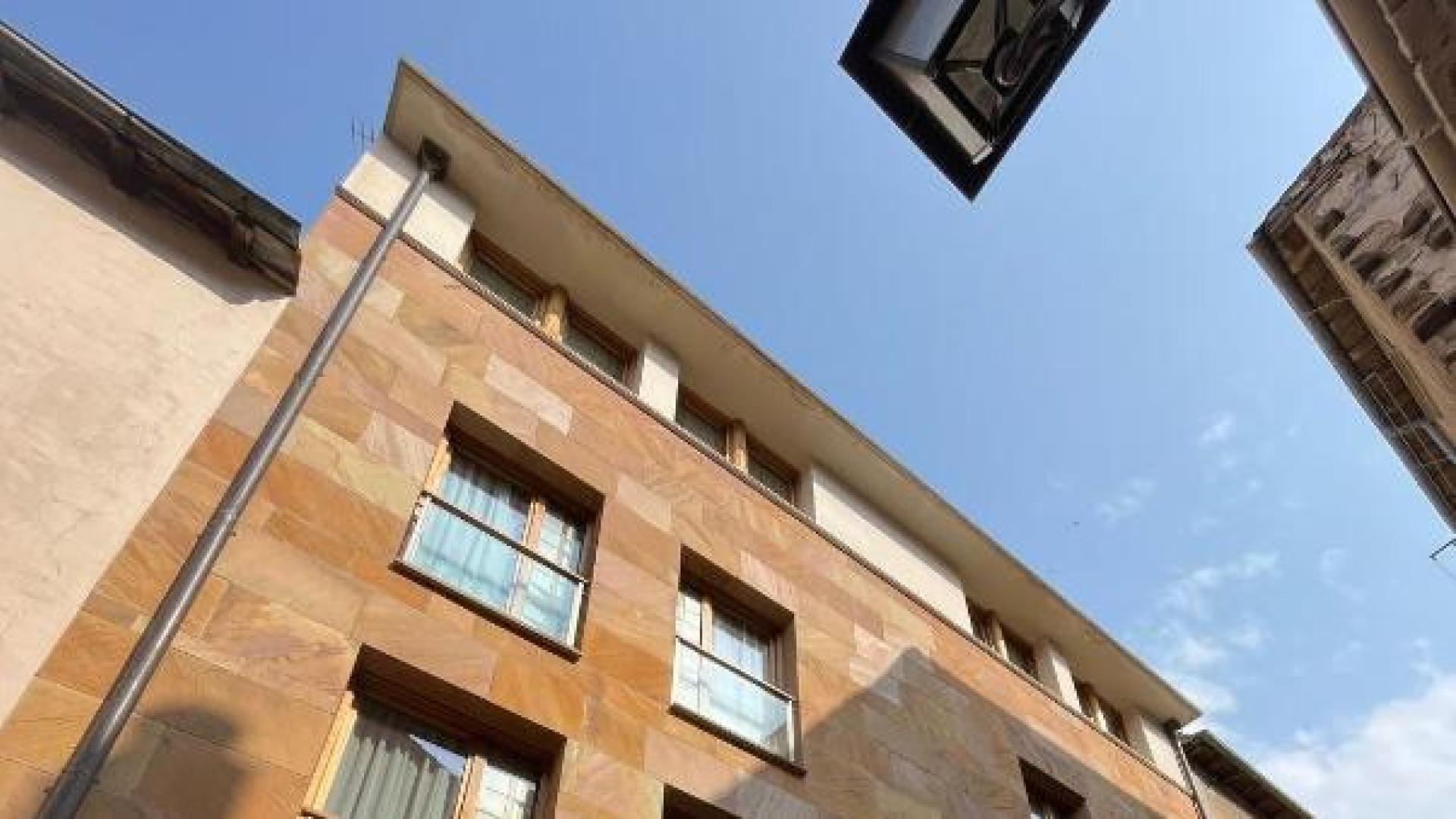 Fachada del hotel a la venta en Tafalla