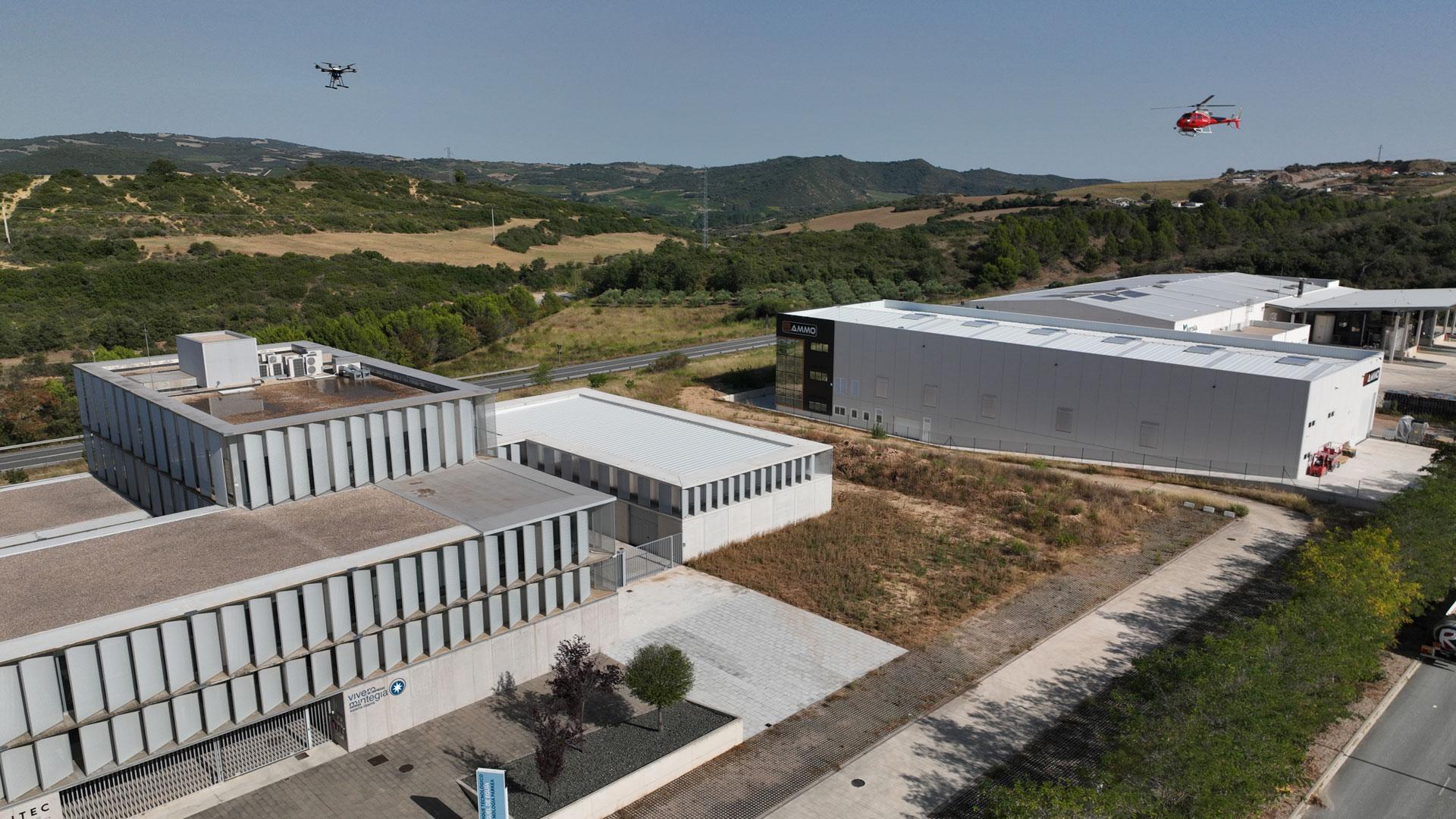 Simulacro, en las cercanías de NAITEC, del vuelo de un dron y un helicóptero