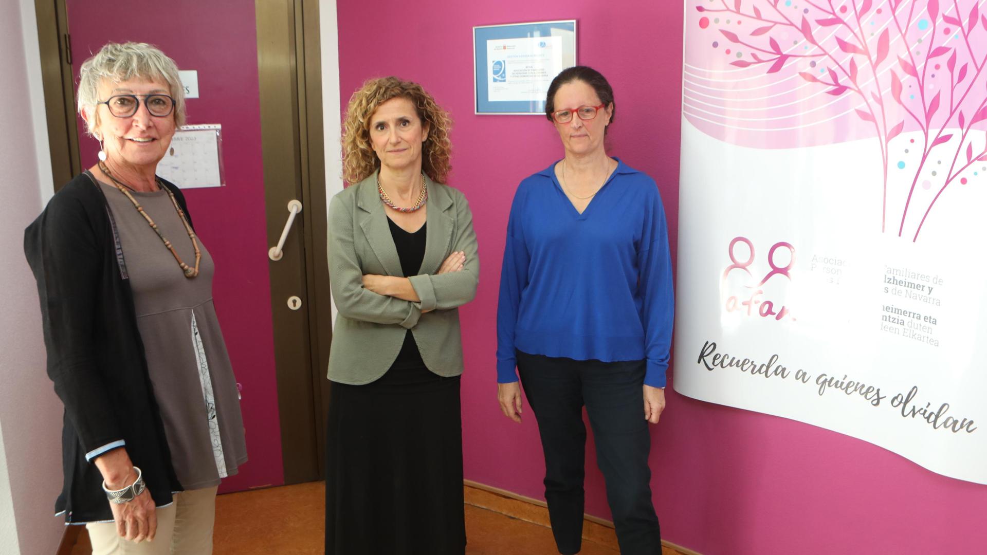 Amelia Lekunberri, presidenta de AFAN; Idoia Lorea, psicóloga; y Victoria Erice, trabajadora social.