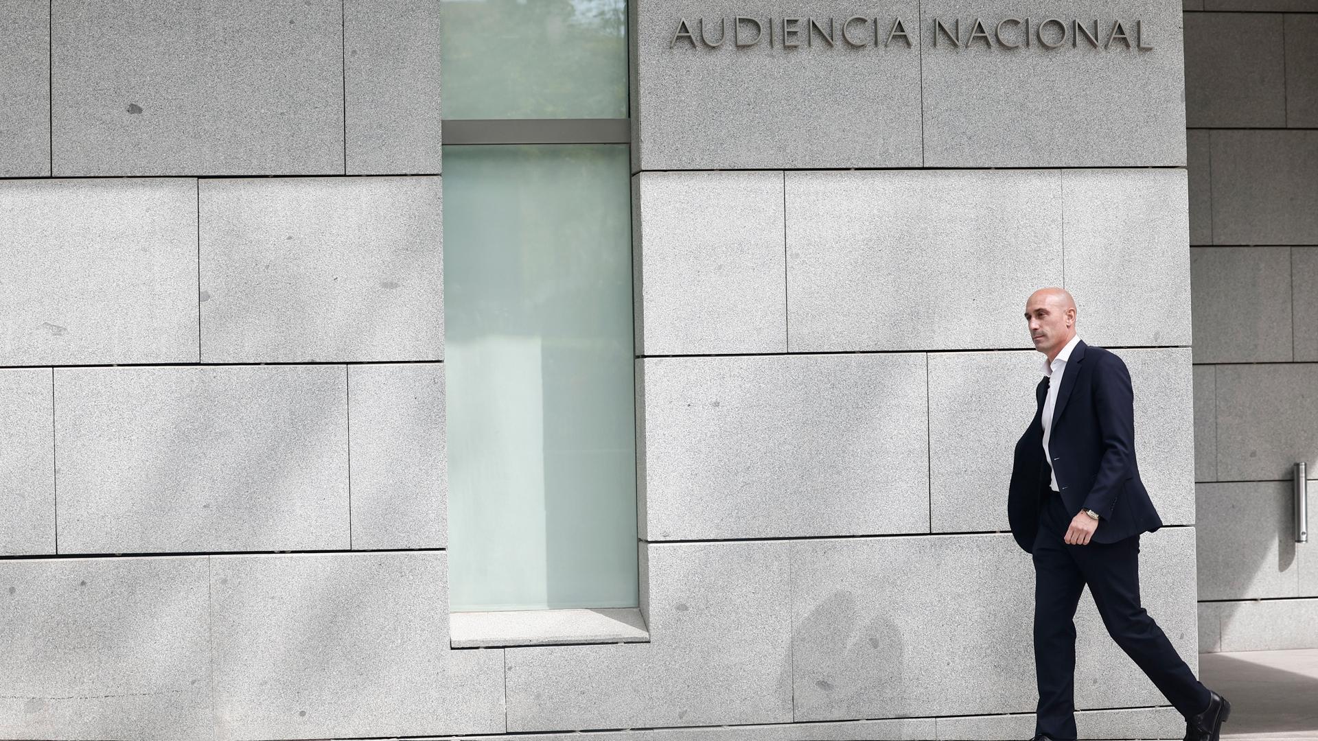 El expresidente de la Real Federación Española de Fútbol (RFEF) Luis Rubiales, tras declarar este viernes como investigado por presunta agresión sexual y coacciones en relación al beso que le dio a la jugadora Jenni Hermoso
