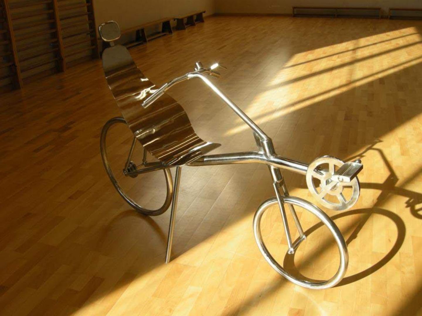 Bicicleta reclinada, obra de Jesús Sukuntza