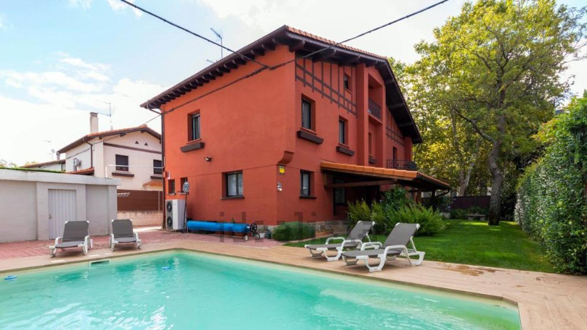 Casa disponible en la calle Valle de Salazar