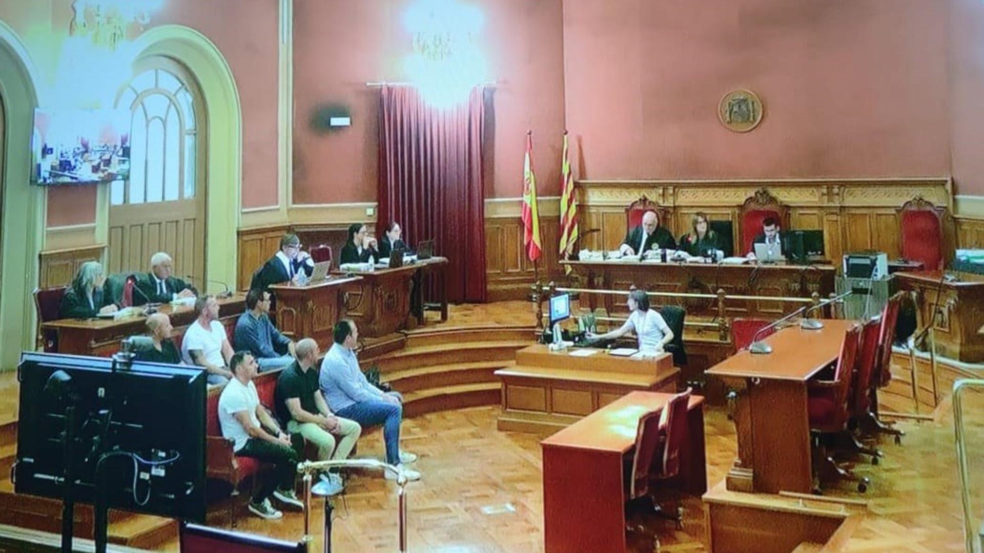 Los seis mossos, en la Audiencia de Barcelona

18/09/2023