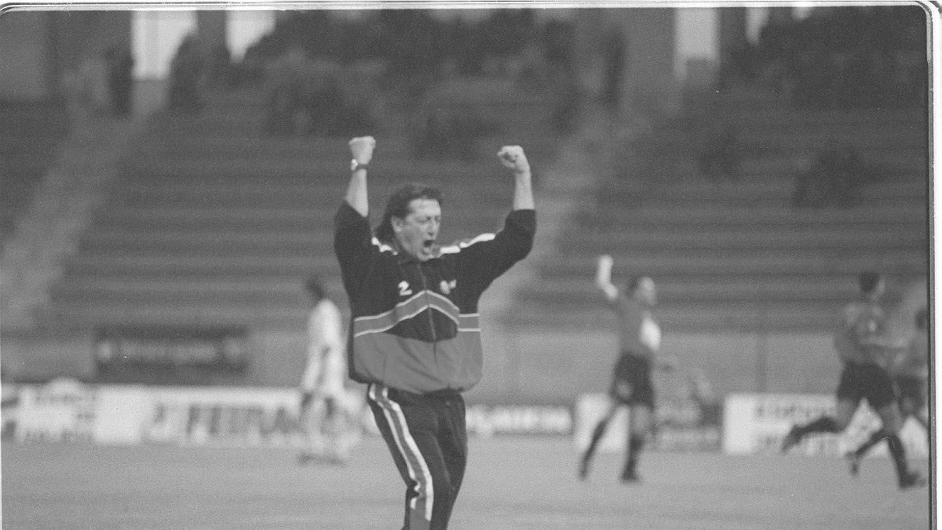 La alegría de Enrique Martín por uno de los goles de Osasuna en Santiago de Compostela.