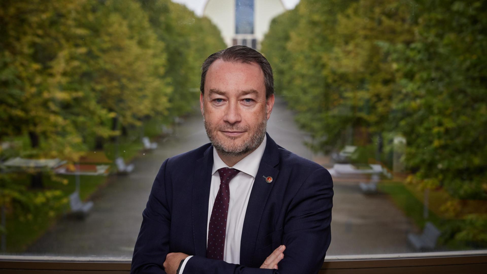 Ramón Gonzalo (Logroño, 1972), reelegido rector de la UPNA, esta semana en su despacho.