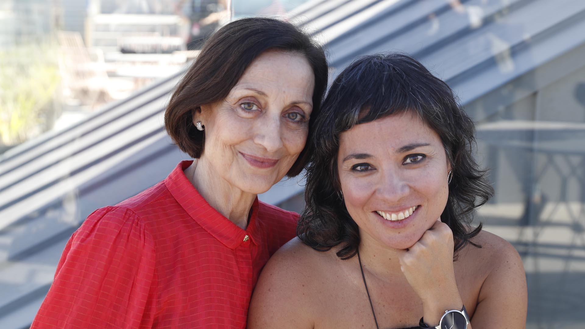 Carme Elías posa junto a Claudia Pinto en la presentación de 'Mientras seas tú'