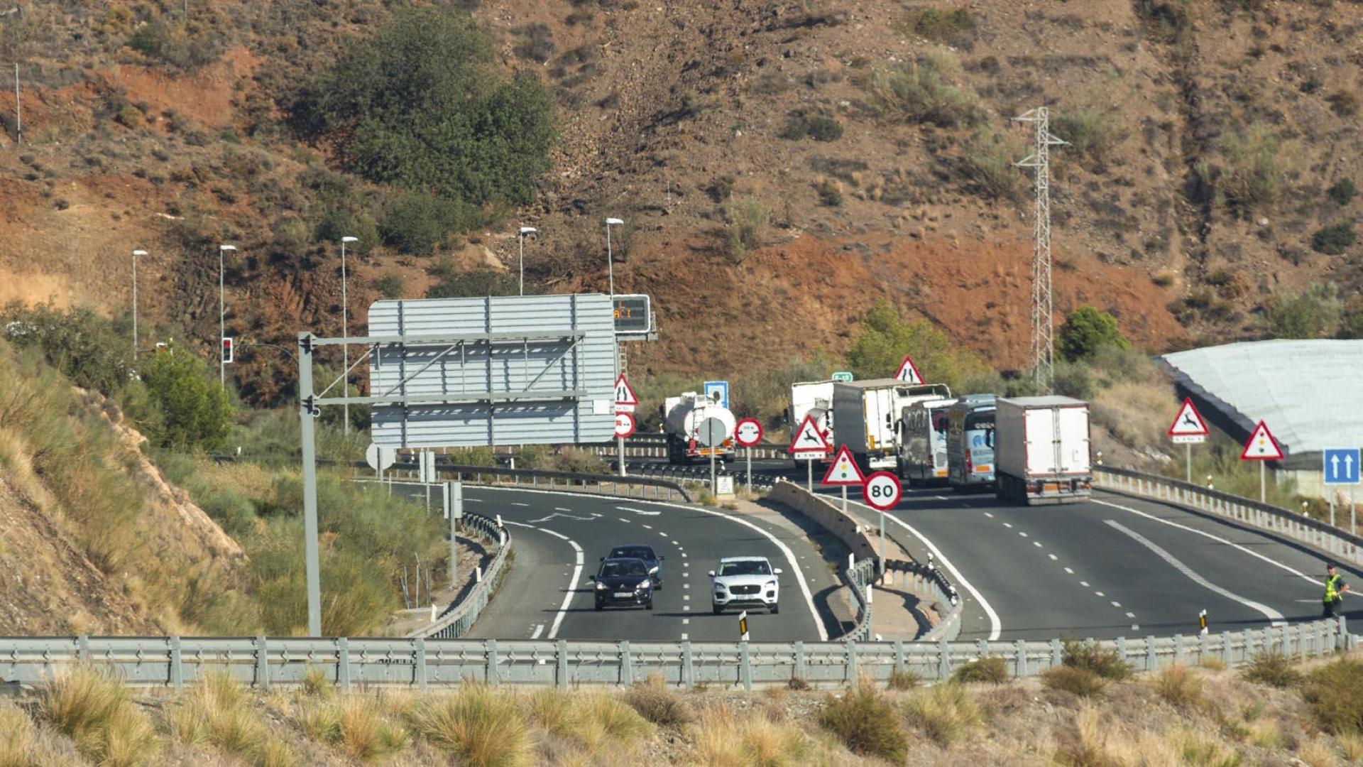 El accidente ha tenido lugar en la A-7, a la altura del kilómetro 869 sentido Almería
