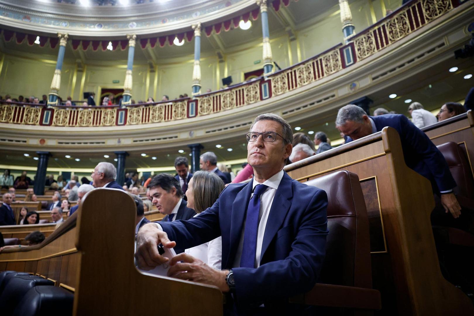 Alberto Núnez Feijoo, en su escaño momentos antes de comenzar el debate de investidura en el Congreso