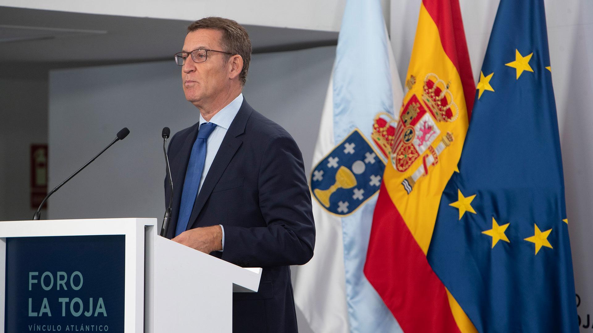 El presidente del PP, Alberto Núñez Feijóo, durante su intervención en el Foro de La Toja Vínculo Atlántico, que reúne a expertos en Energía, Política y Sector Bancario