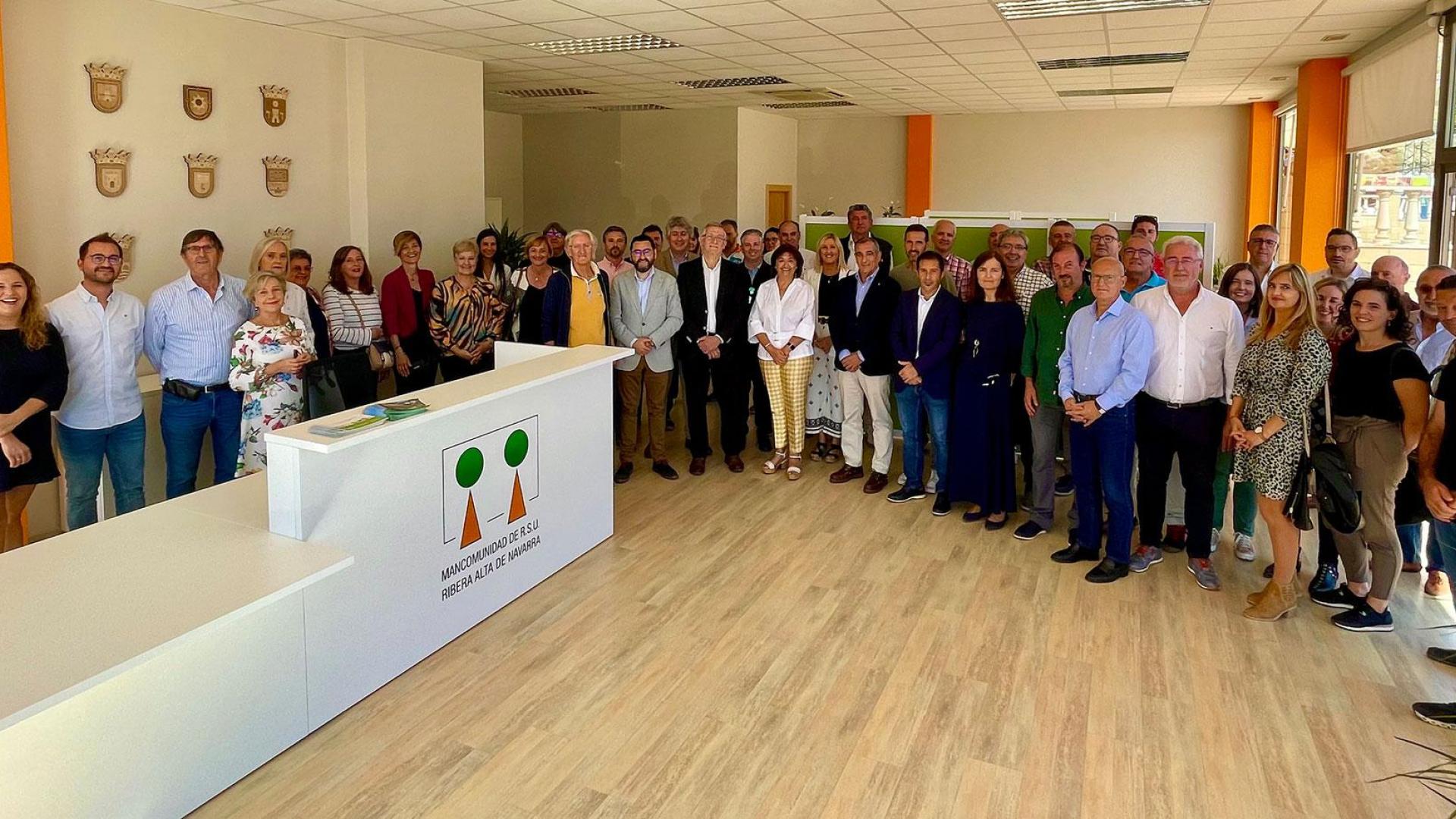 Representantes institucionales, municipales y trabajadores de la mancomunidad participaron en el acto de inauguración de la nueva sede.
