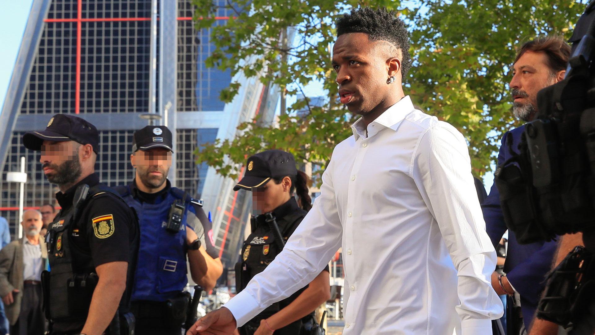 El delantero brasileño del Real Madrid Vinicius Jr a su llegada a los juzgados de Plaza de Castilla en Madrid