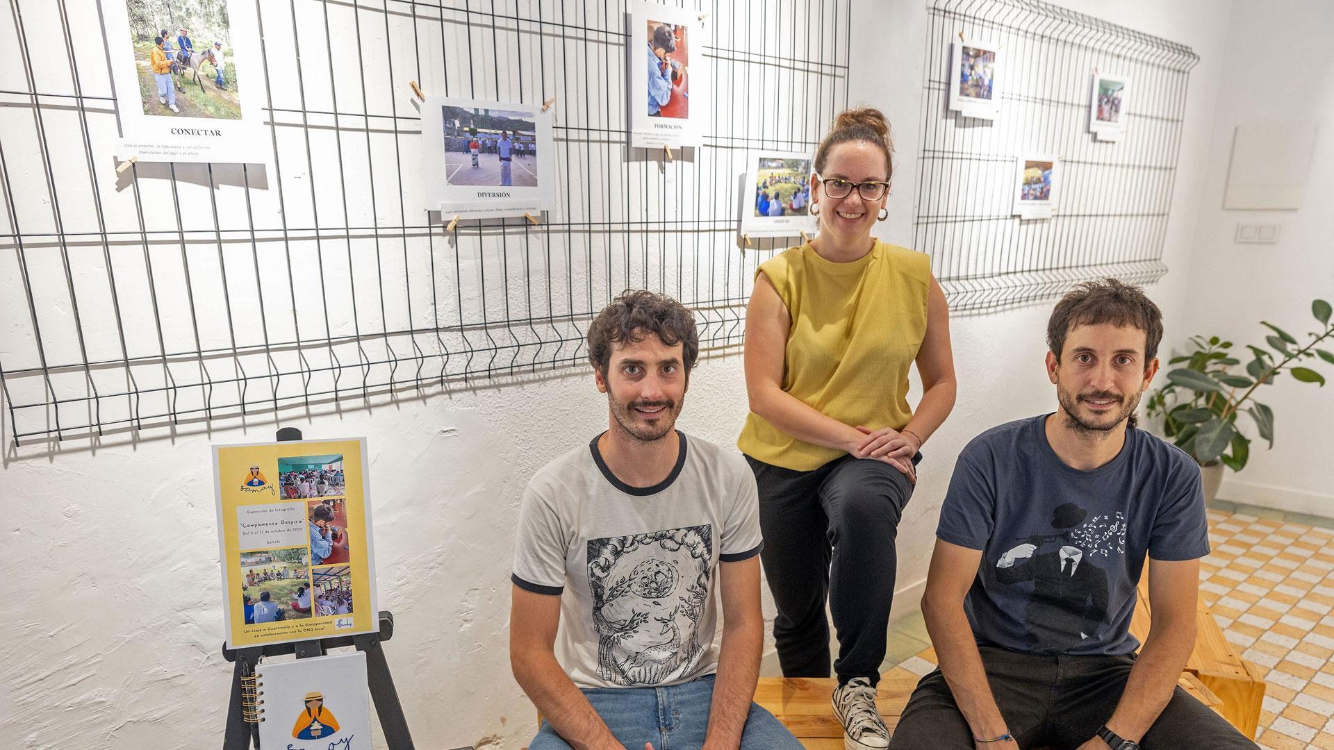 Los promotores de la exposiciones, en Geltoki