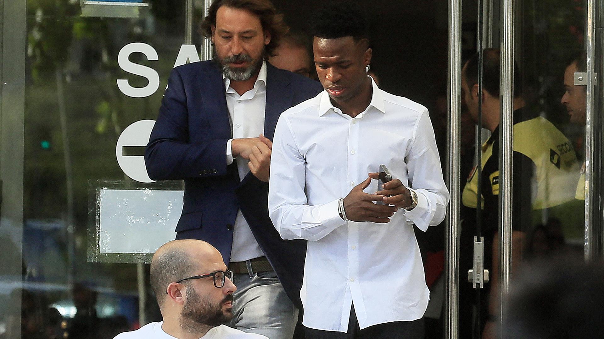El futbolista brasileño del real Madrid, Vinicius Jr., tras declarar en los juzgados de Plaza de Castilla