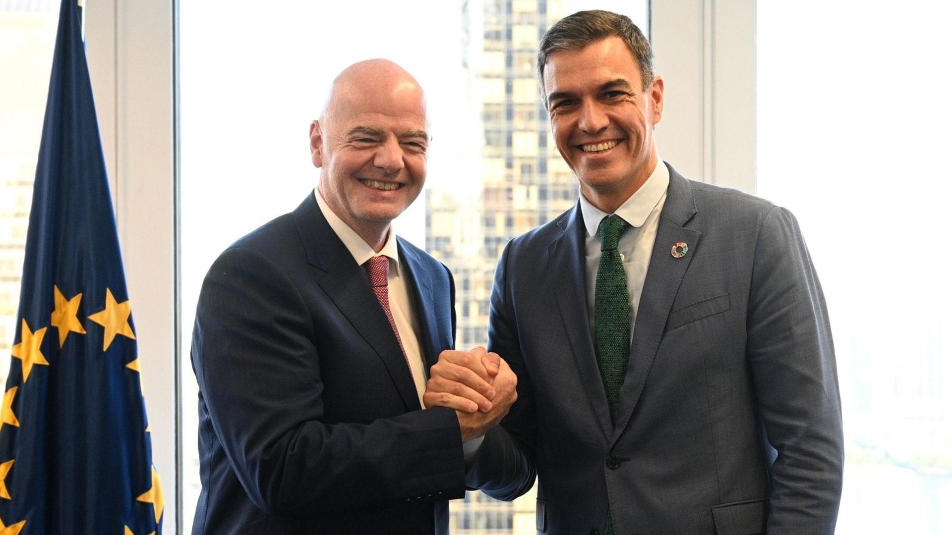 Gianni Infantino, presidente de la FIFA, junto a Pedro Sánchez en su reunión celebrada en Nueva York (EEUU) el pasado 20 de septiembre de 2023