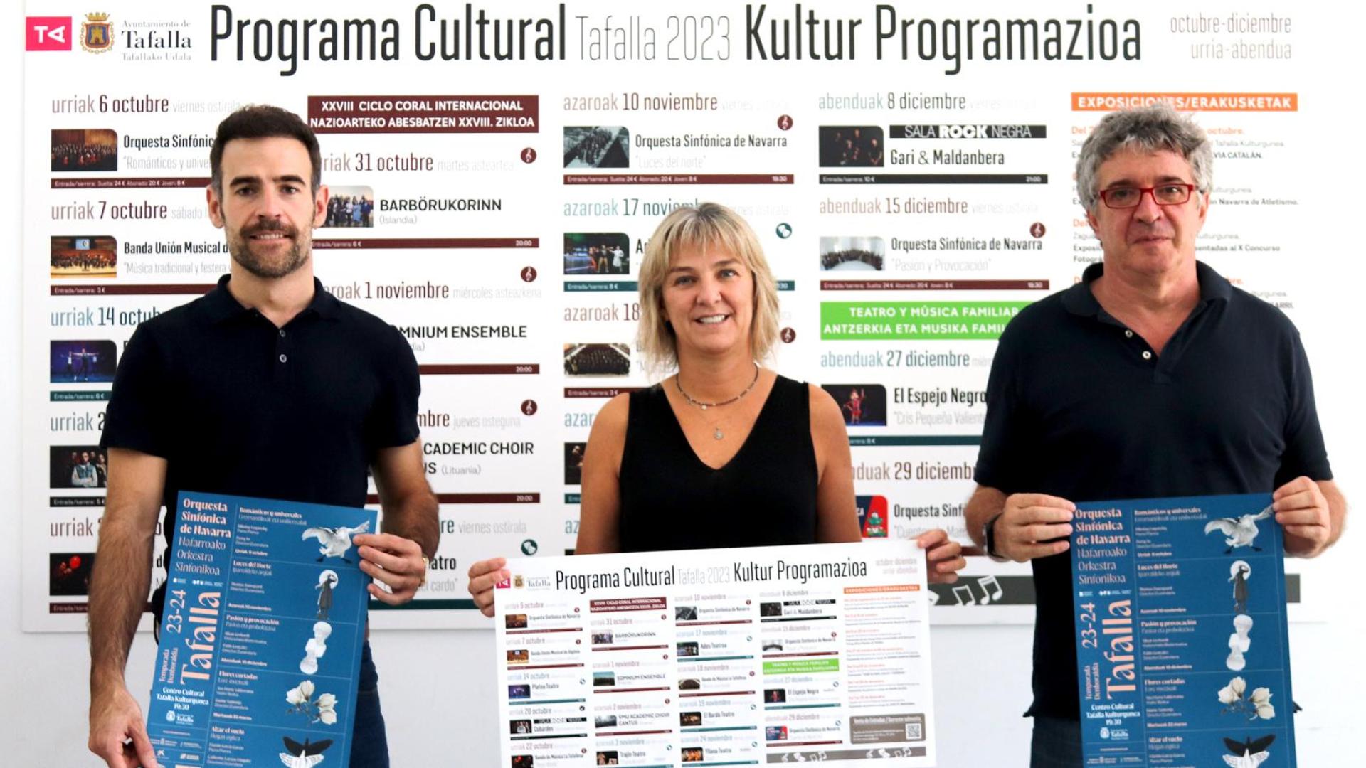 Desde la izda., Rubén Jauquicoa, director-gerente de la Fundación Baluarte; la concejala de Cultura, Marta Gómez; y el técnico de Cultura, Atxu Ayerra, en la presentación de la programación cultural.