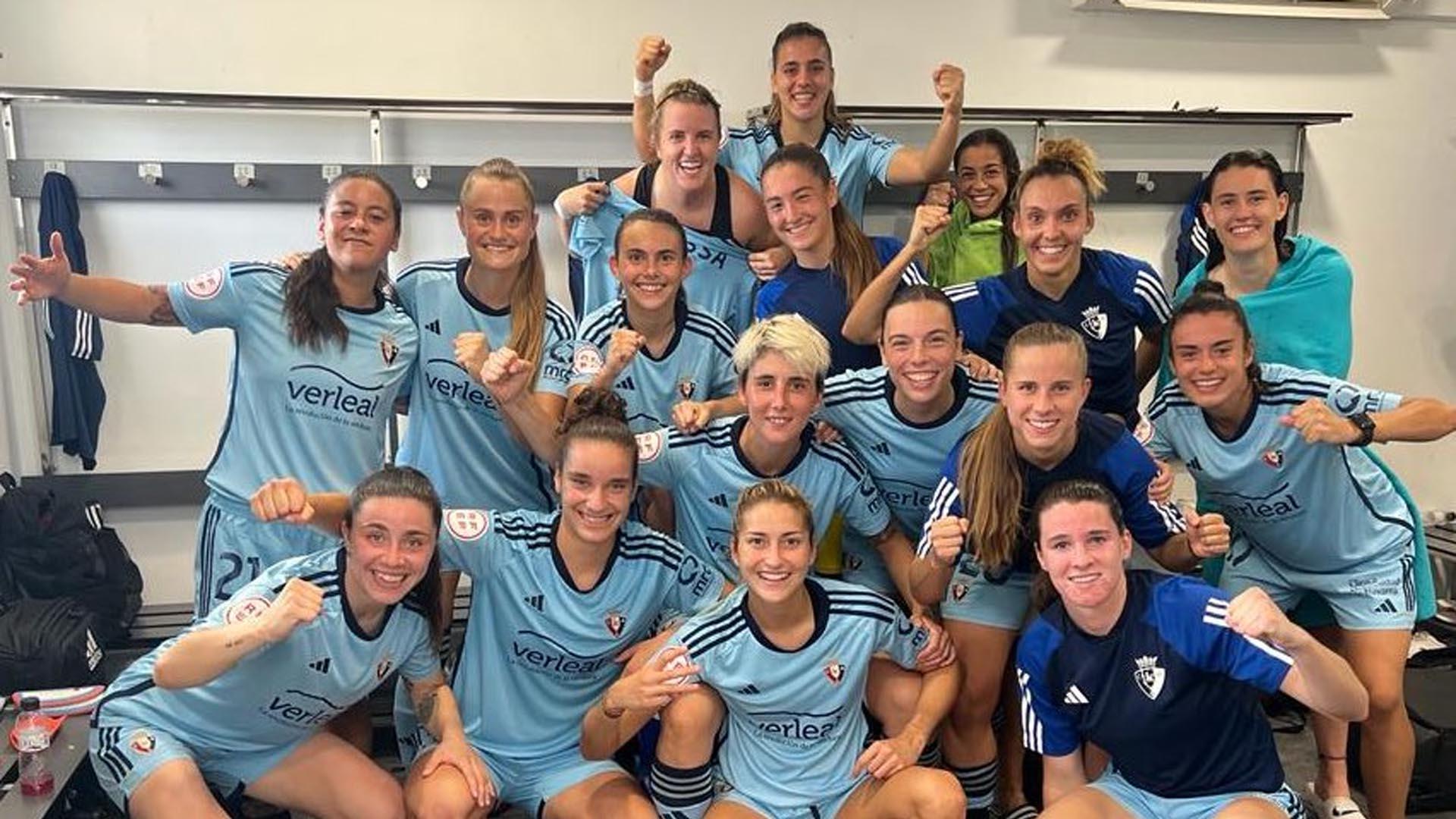 Las jugadoras de Osasuna Femenino celebran su triunfo ante el Barcelona B