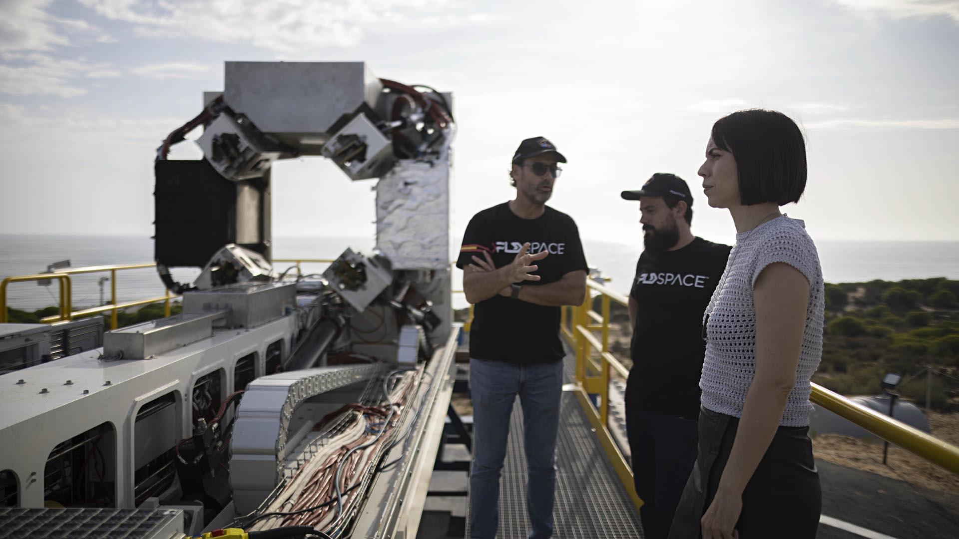 La ministra de Ciencia e Innovación en funciones, Diana Morant, en la base militar de Médano del Loro, en Moguer (Huelva), desde donde se lanzó con éxito el cohete Miura 1, diseñado y construido por la empresa ilicitana PLD Space
