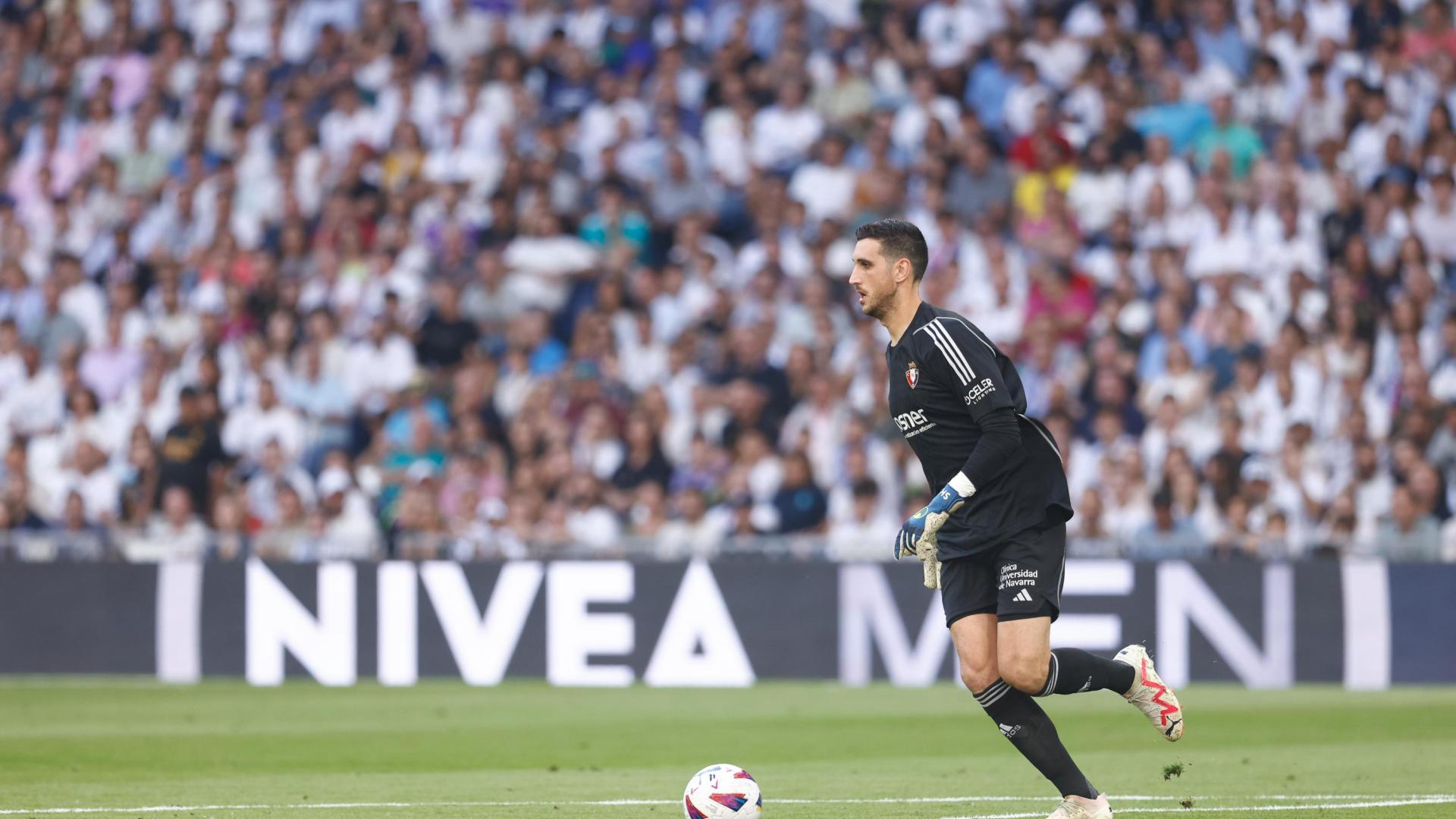 Sergio Herrera of CA Osasuna in action during the spanish league, La Liga EA Sports, football match played between Real Madrid and CA Osasuna at Santiago Bernabeu stadium on October 7, 2023, in Madrid, Spain.
Oscar J. Barroso / Afp7
07/10/2023 ONLY FOR USE IN SPAIN