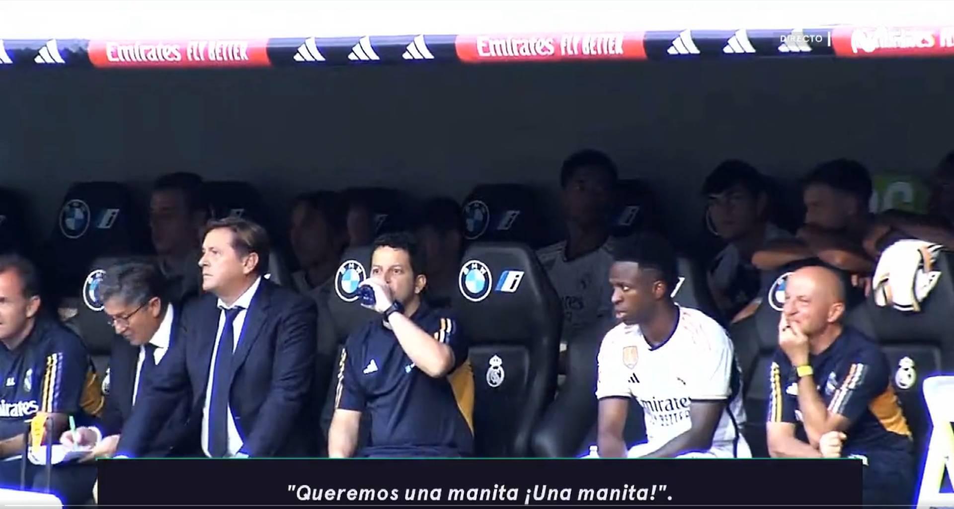 El banquillo del Real Madrid, durante los cánticos de la grada