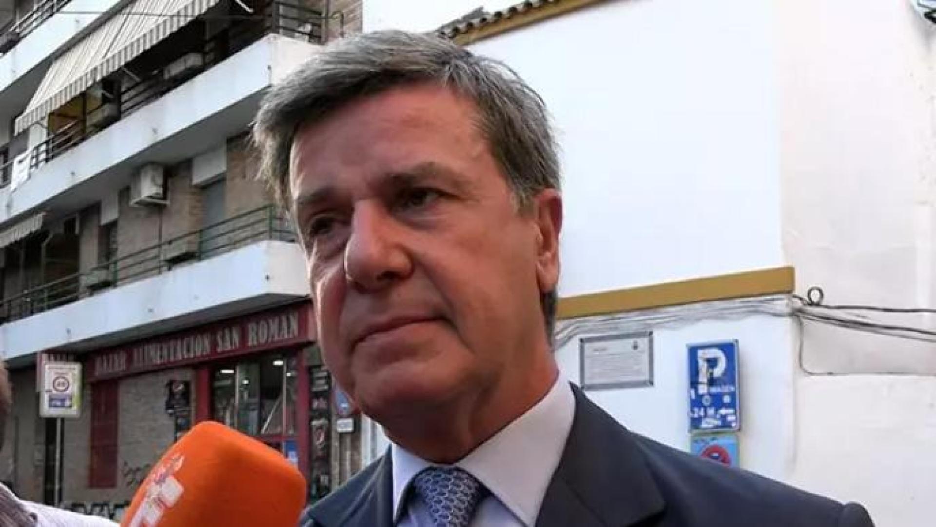 Cayetano Martínez de Irujo, en el bautizo