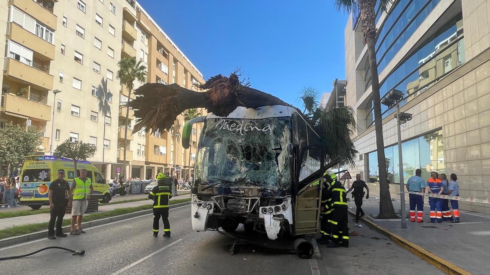Estado en el que ha quedado el autobús tras el accidente